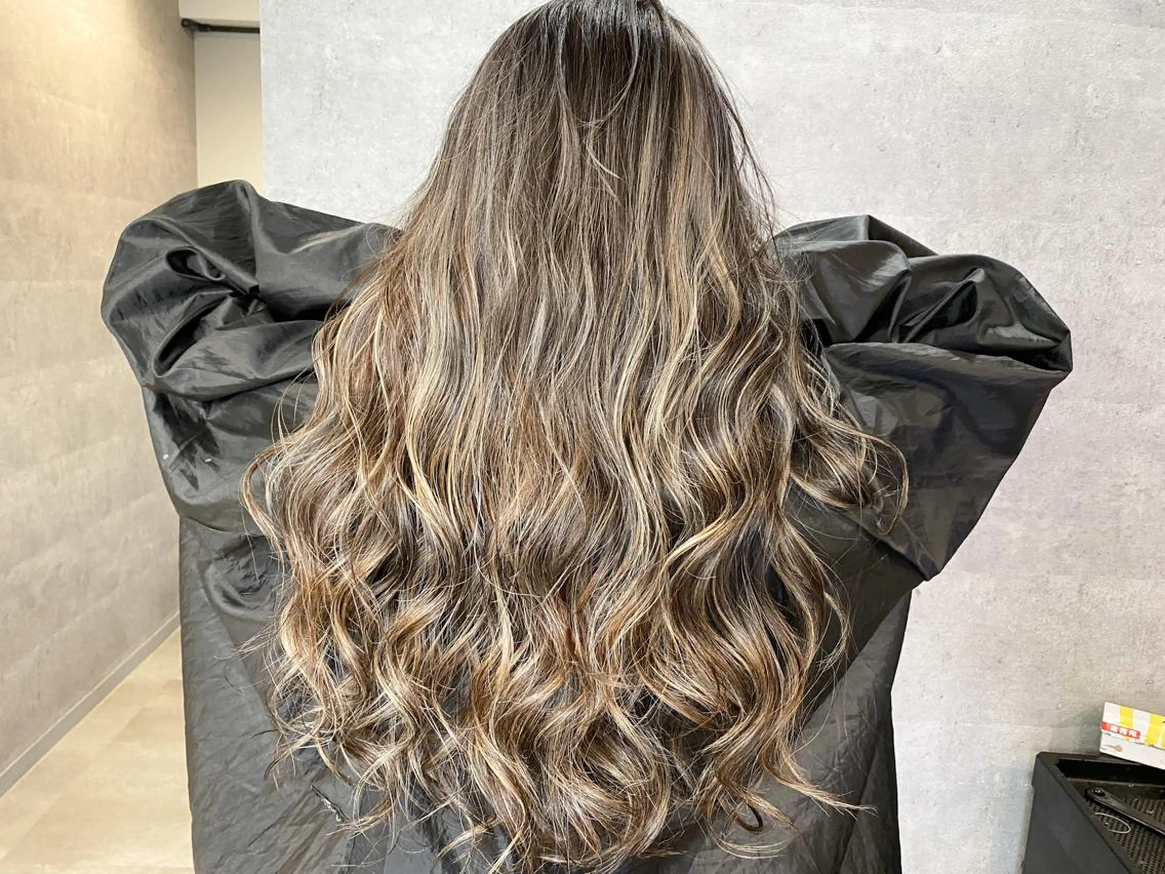 セミロング カラー ハイライトカラー ハイライト ヘアカラー トリートメント 井上 一平のヘアスタイル