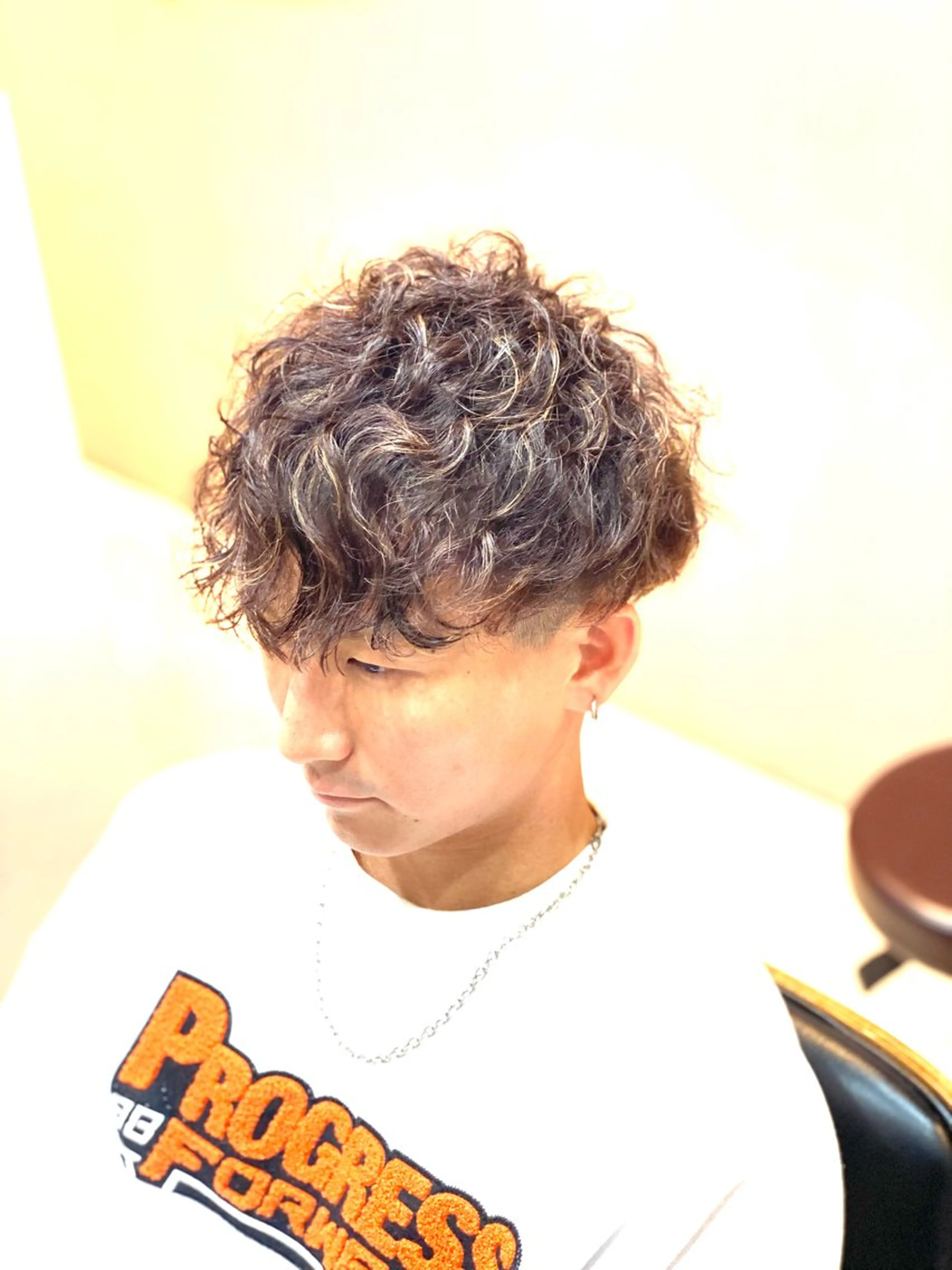 パーマ メンズ メンズハイライト メンズパーマ スパイラルパーマ HARUKI  MINATO Japan広島紙屋町店所属・hmj紙屋町店 脊戸智志のヘアスタイル