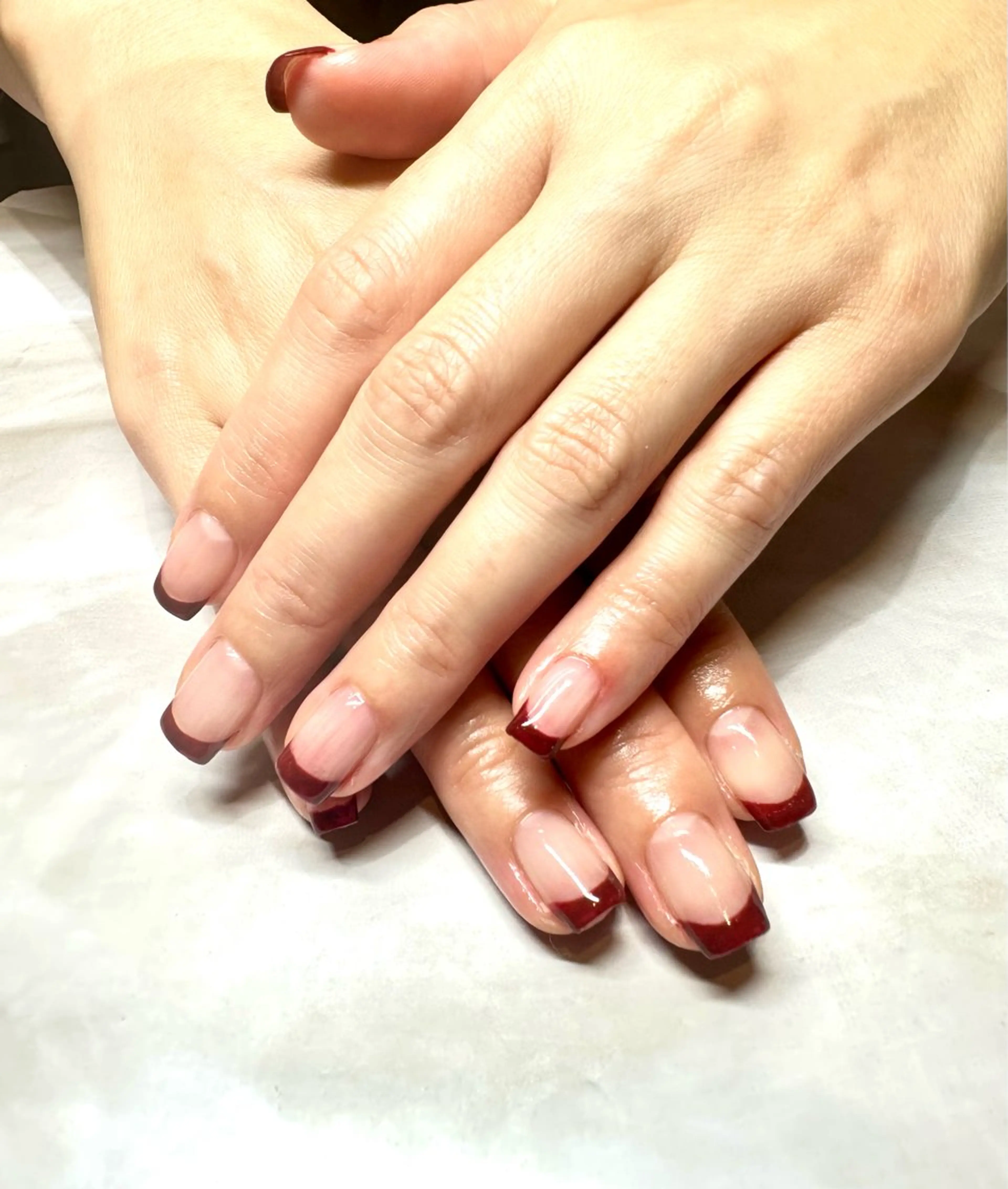 ネイル ボルドー フレンチネイル 赤色 スクエアネイル ハンドネイル Tanemoto所属・Ueda Rieのネイルデザイン