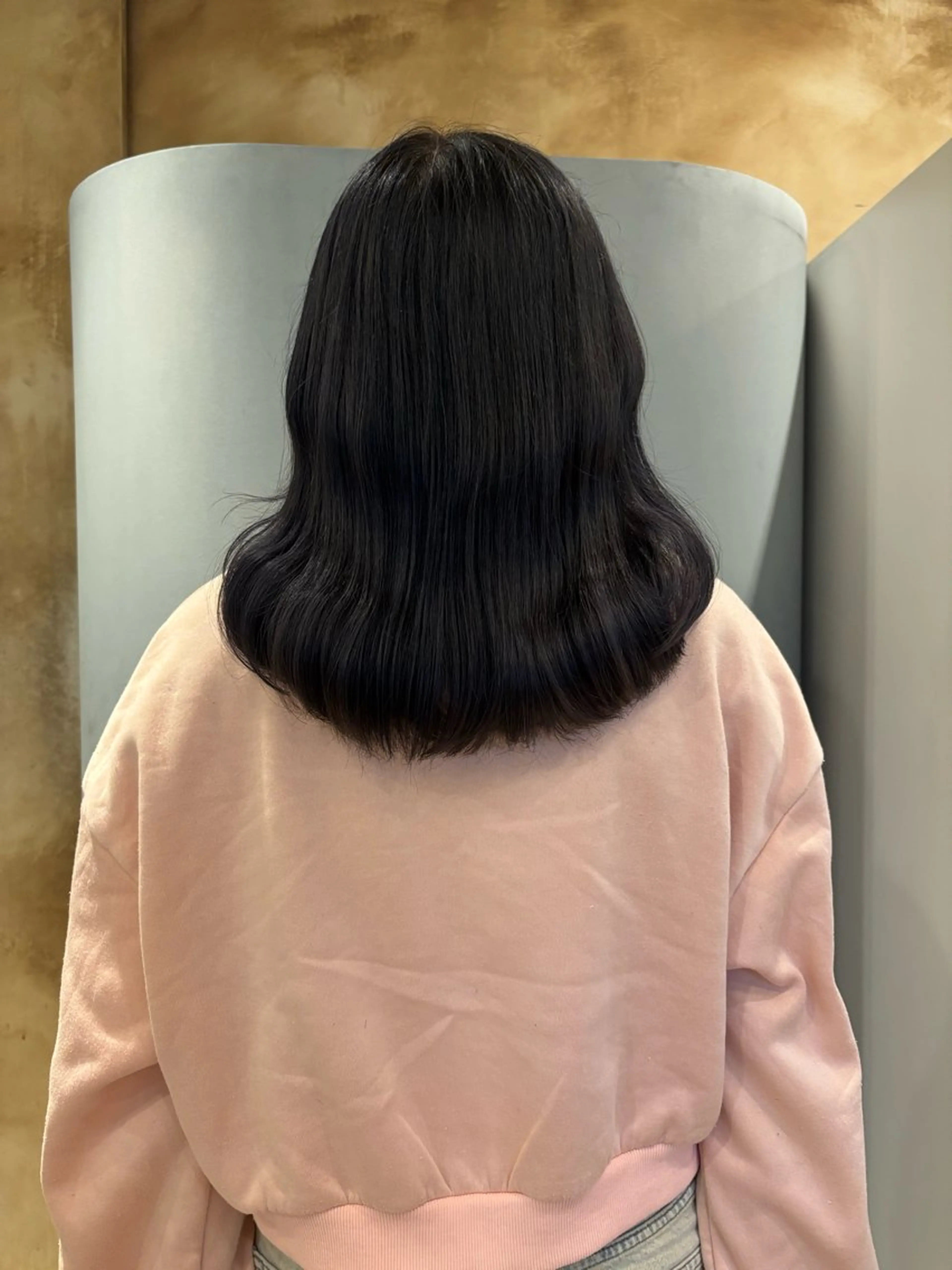 ミディアム カラー 黒髪 ブルーカラー ブルーブラック トリートメント ヘアカラー 真壁 れののヘアスタイル