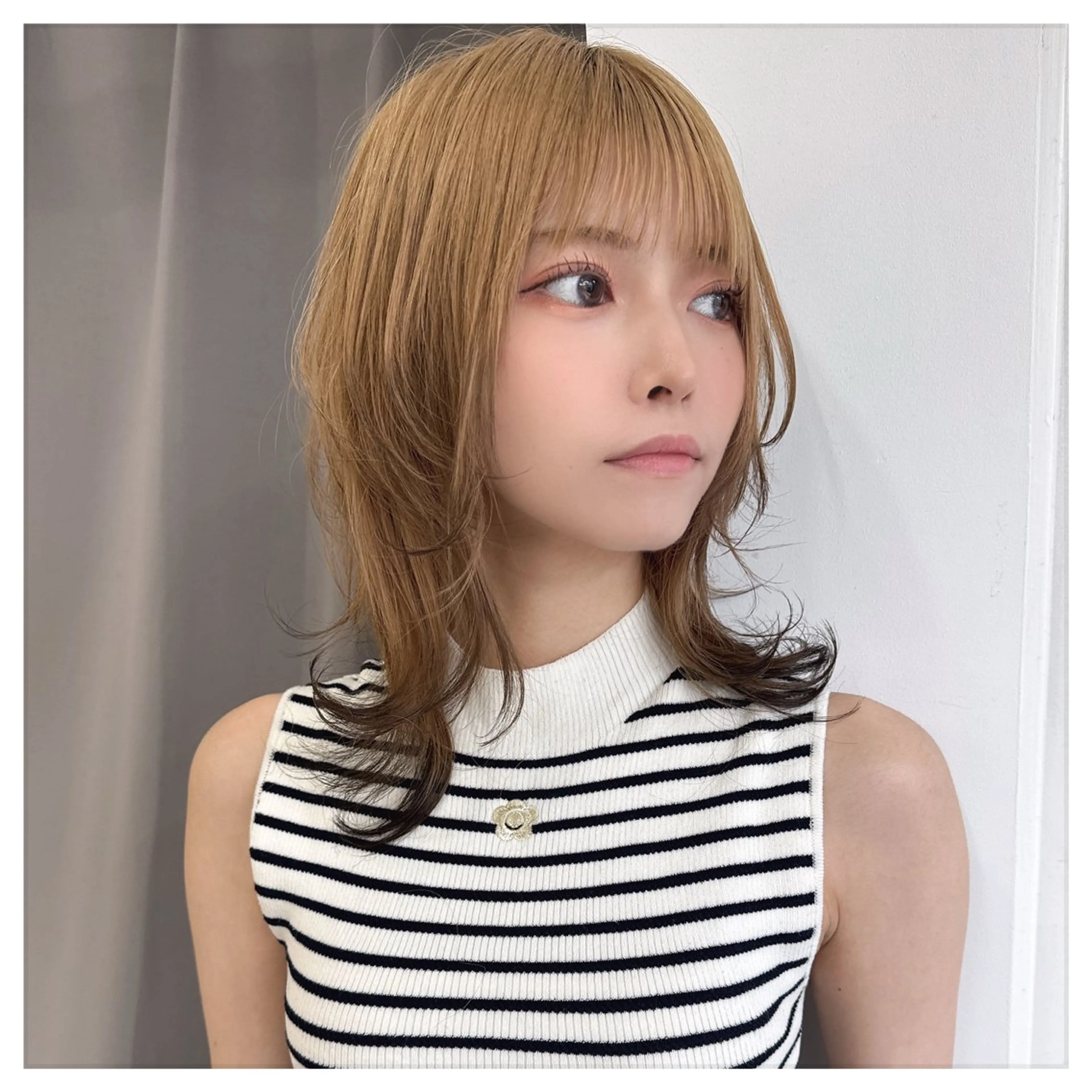 ミディアム カラー ウルフカット カット ヘアカラー トリートメント ショート・ハイトーン ズーキーのヘアスタイル