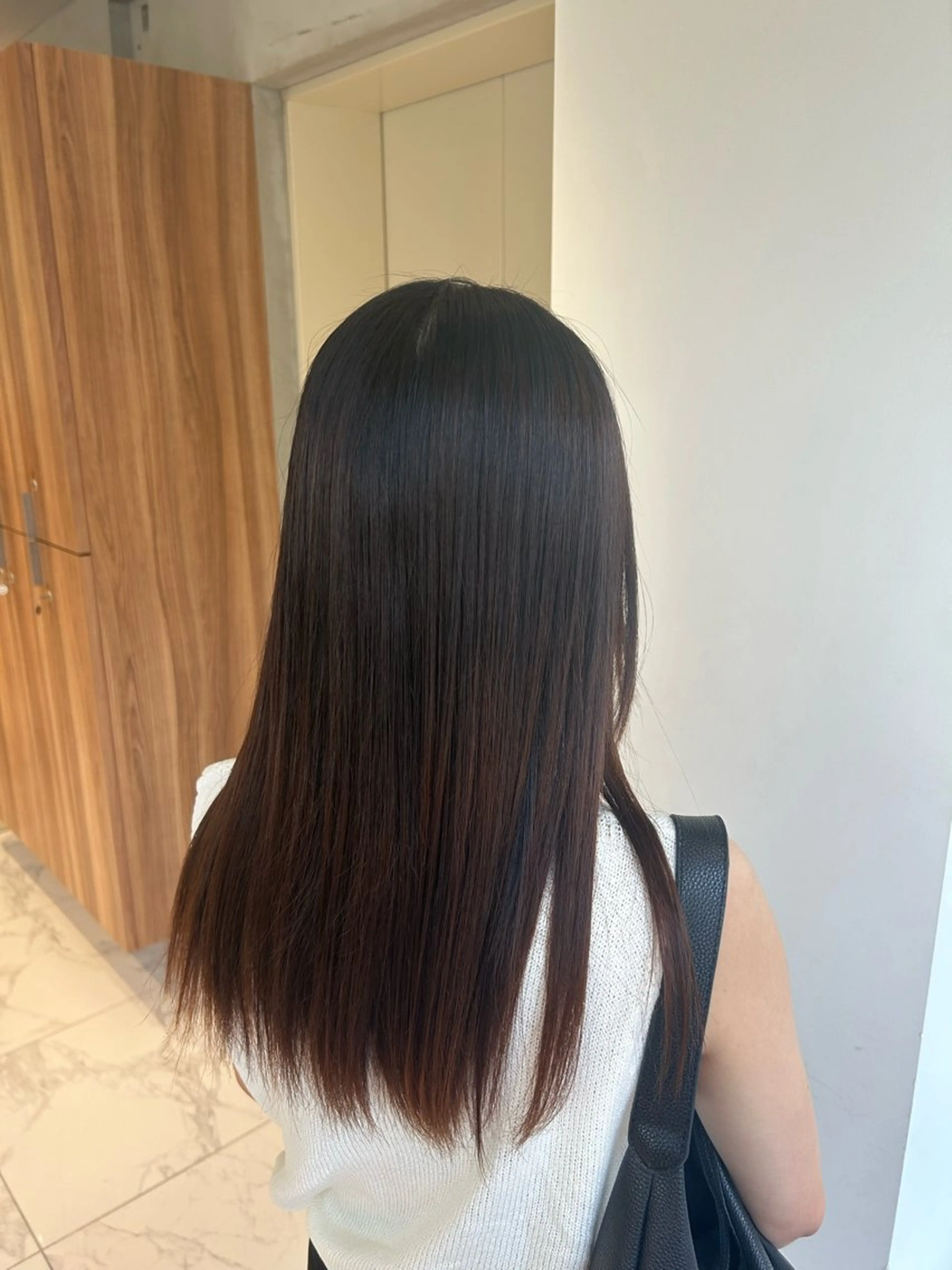 セミロング ひなの🩵🫧 透明感/艶カラーのヘアスタイル