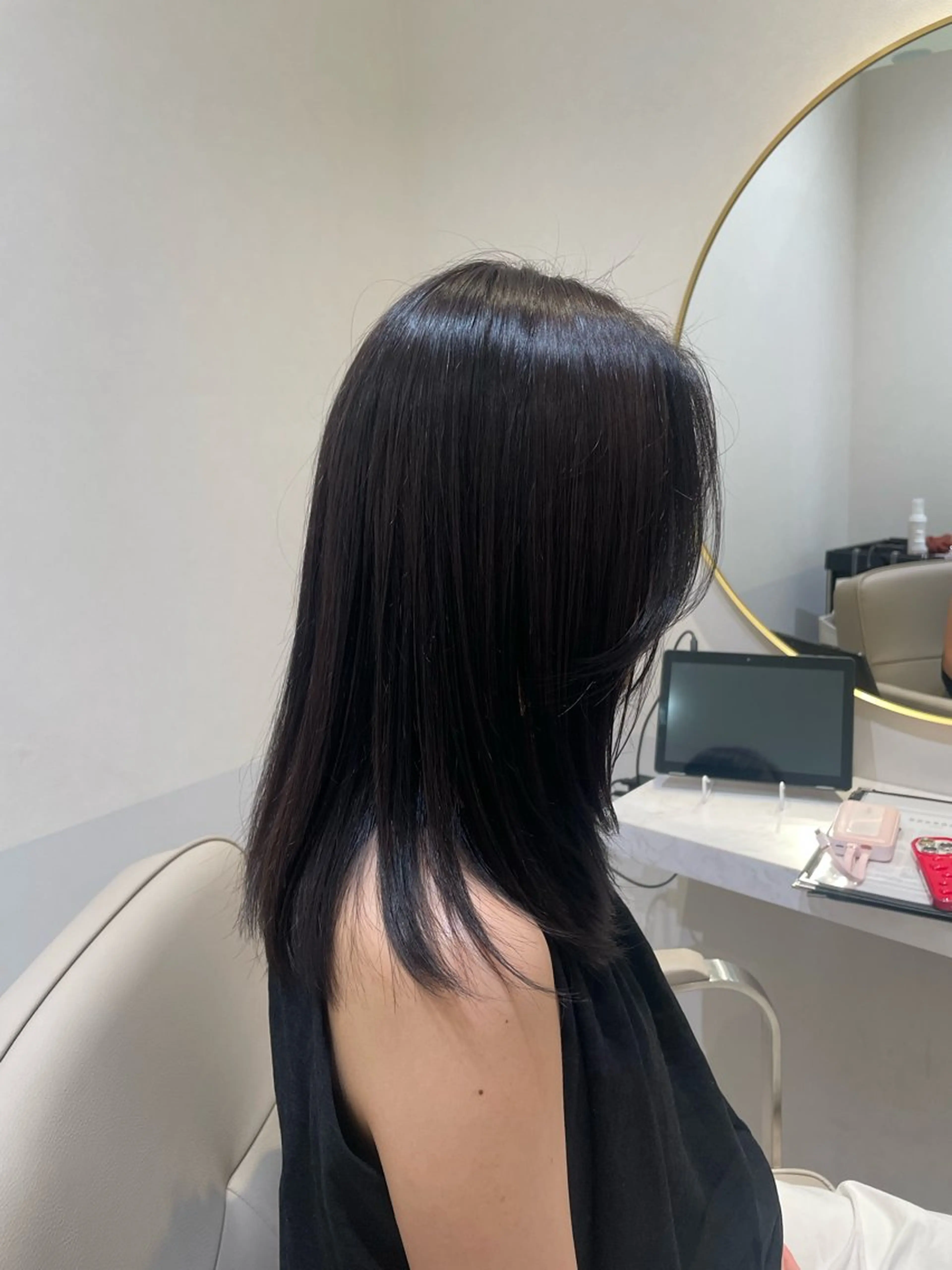 カラー グレージュ オリーブグレージュ オリーブグレー Eleanor Ayaのヘアスタイル