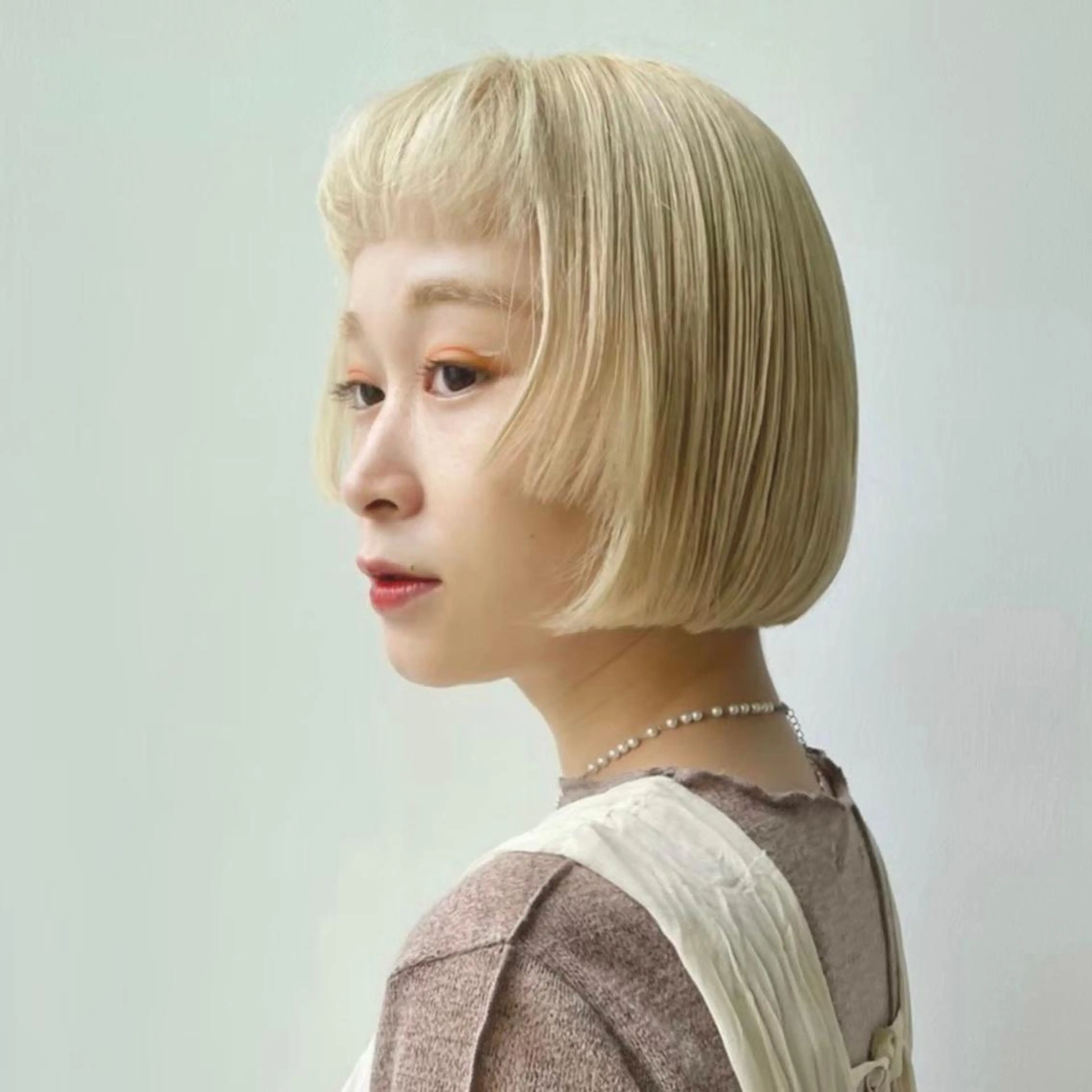 ショート カラー パーマ メンズ キッズ ネイル マツエク・マツパ アイブロウ カット ヘアカラー 🧨ブリーチー×ボブ レイヤー💎じゅえるのヘアスタイル