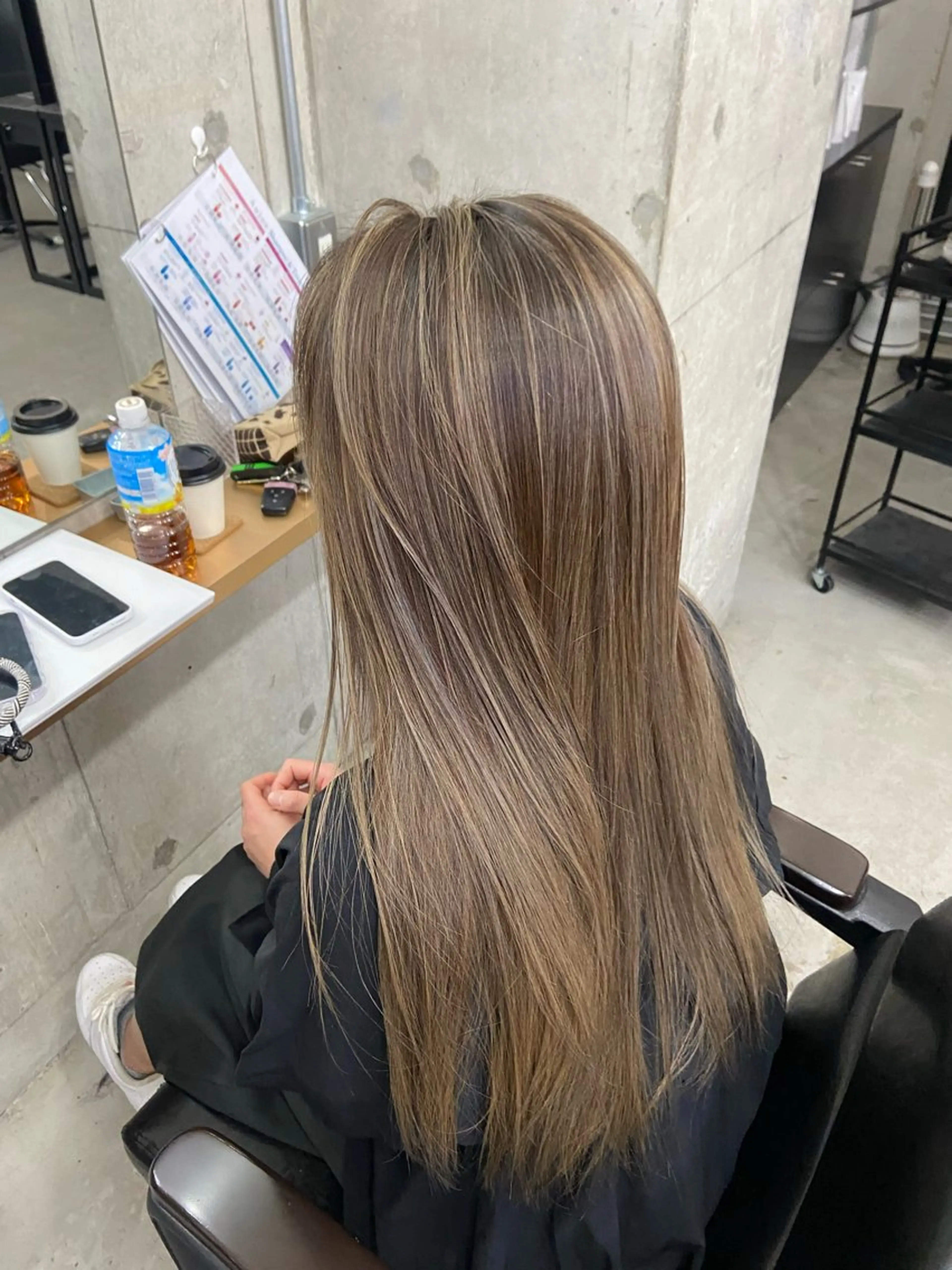 ロング カラー ハイライトカラー ハイライト ヘアカラー 安住 日花のヘアスタイル