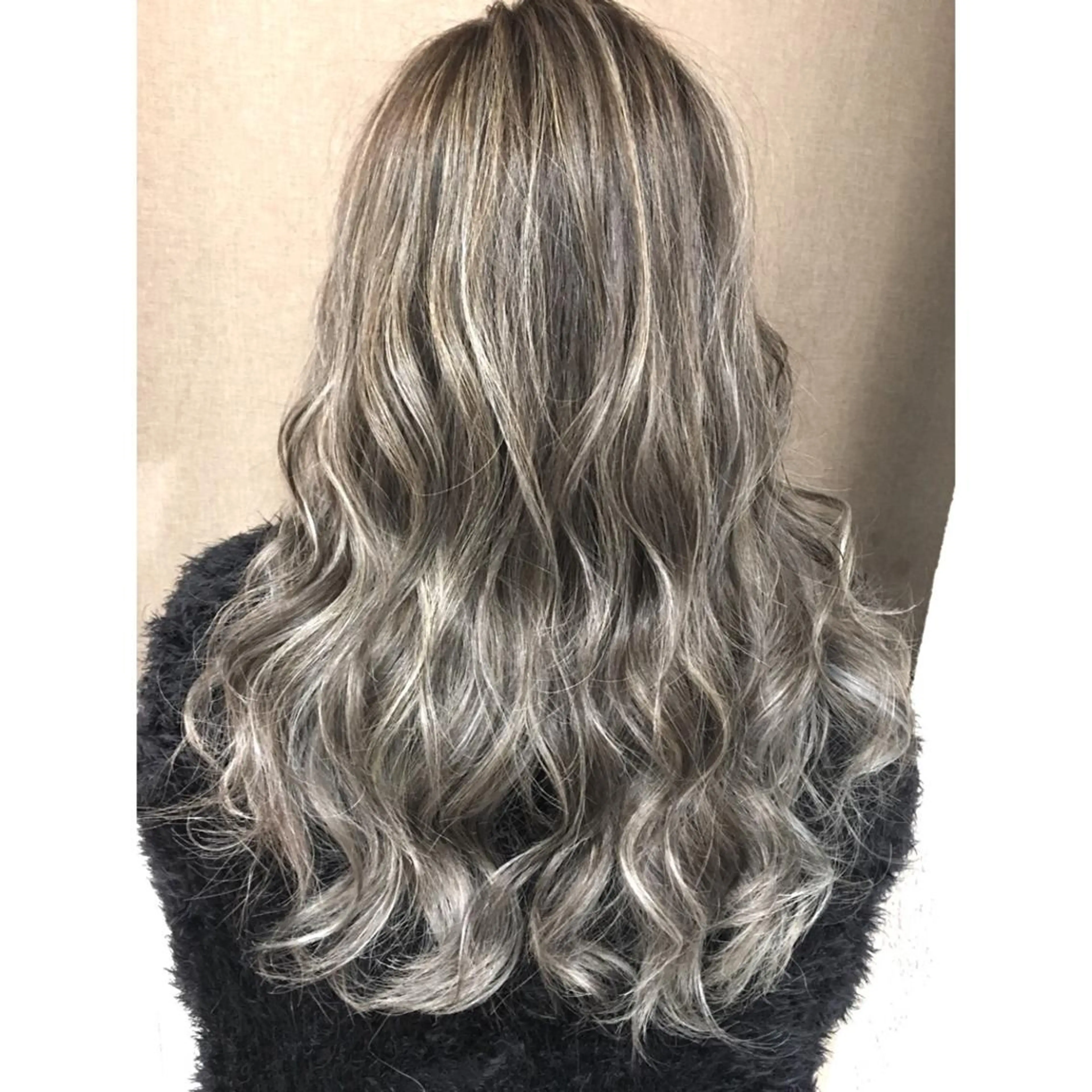 セミロング カラー ハイライトカラー 3Dハイライト ハイライト カット ヘアカラー トリートメント 井上 一平のヘアスタイル