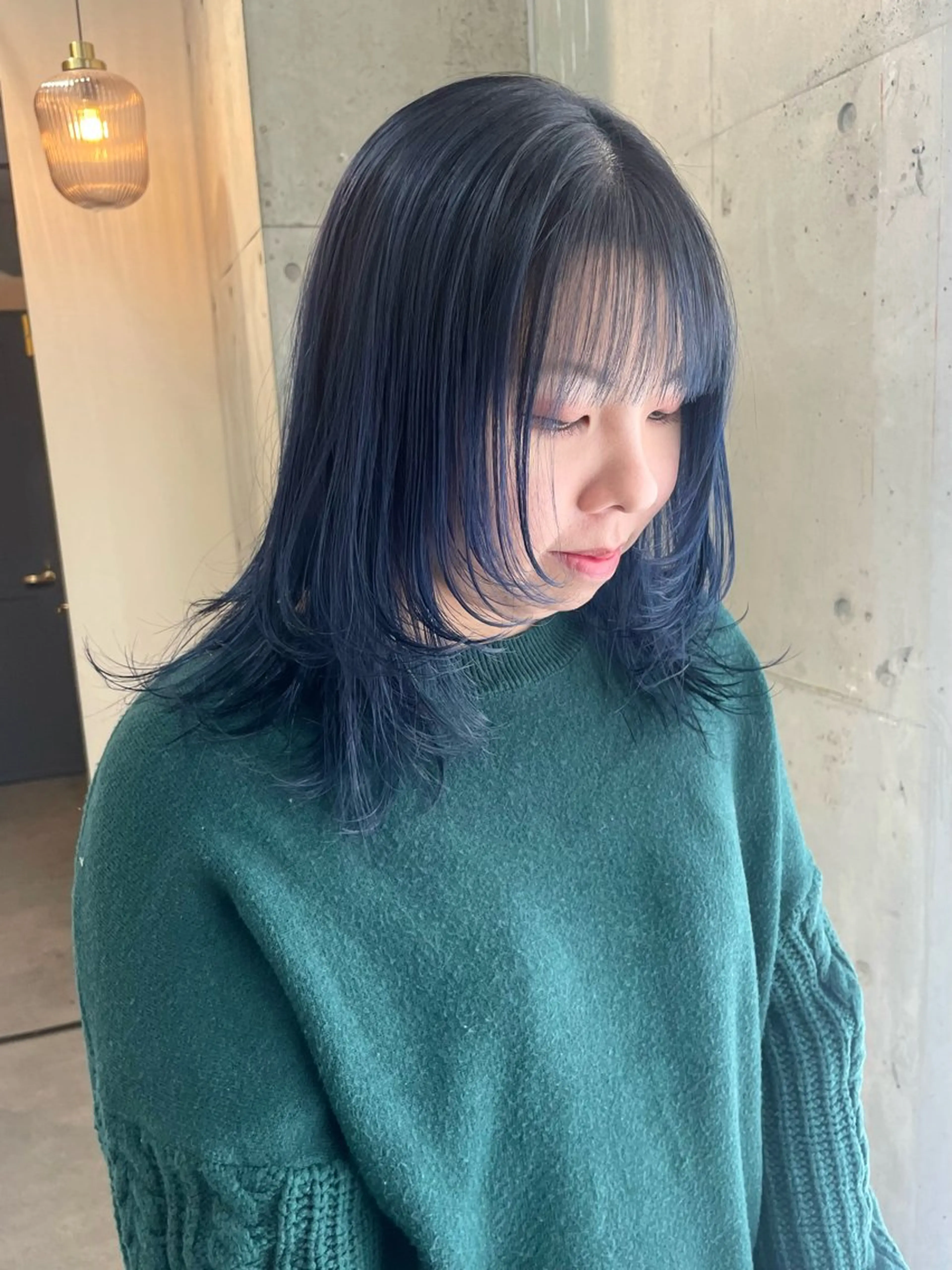 セミロング カラー ブルーカラー グラデーションカラー レイヤーカット lani hair salon所属・SHOTO ハイトー ン/デザインカラーのヘアスタイル