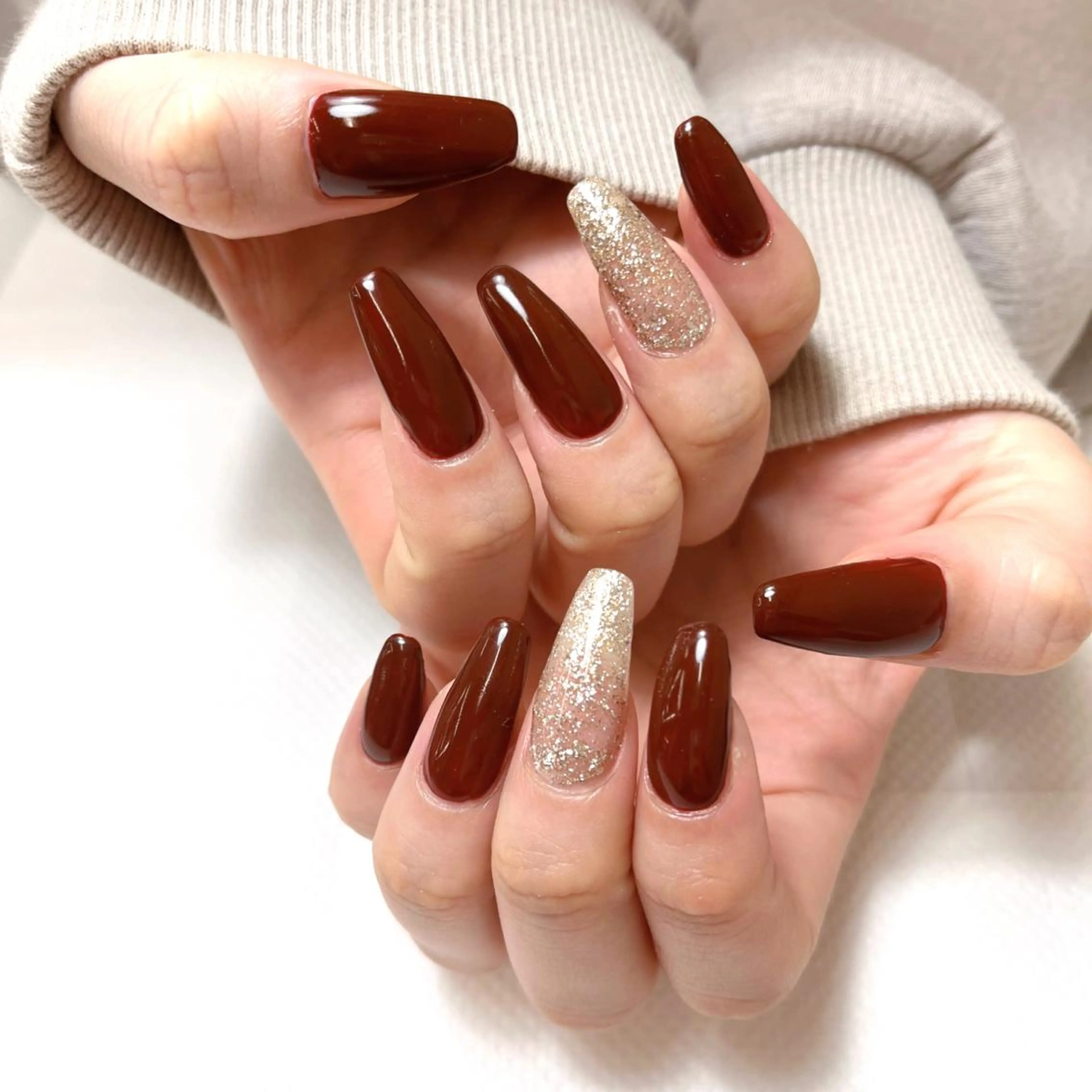 ネイル ボルドー ゴールド ラメ(グリッター) ロングネイル 【MAXKELLY】 AOYAMAのネイルデザイン