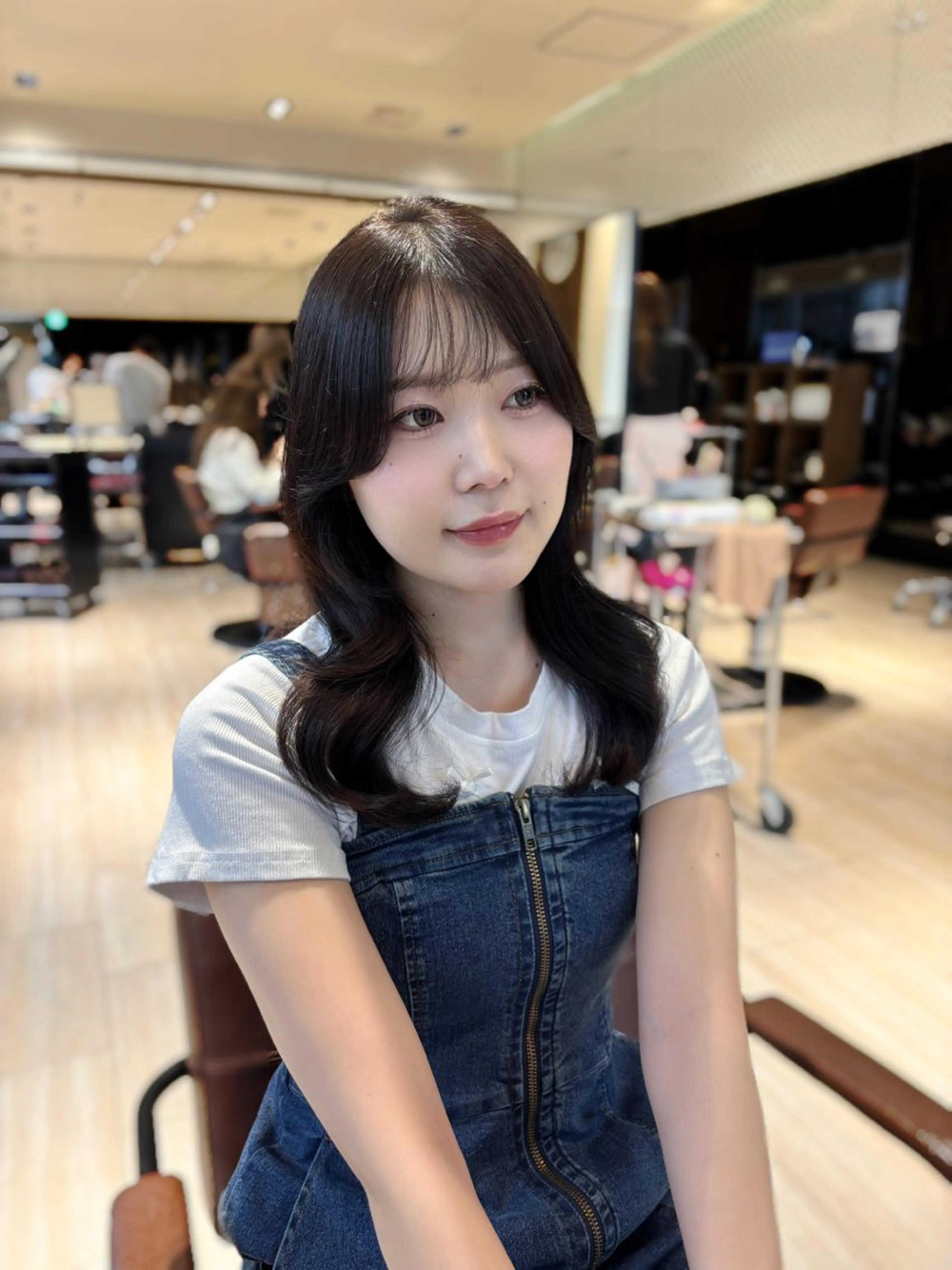 セミロング くびれヘア 韓国風ヘア カット 穂積 未優のヘアスタイル