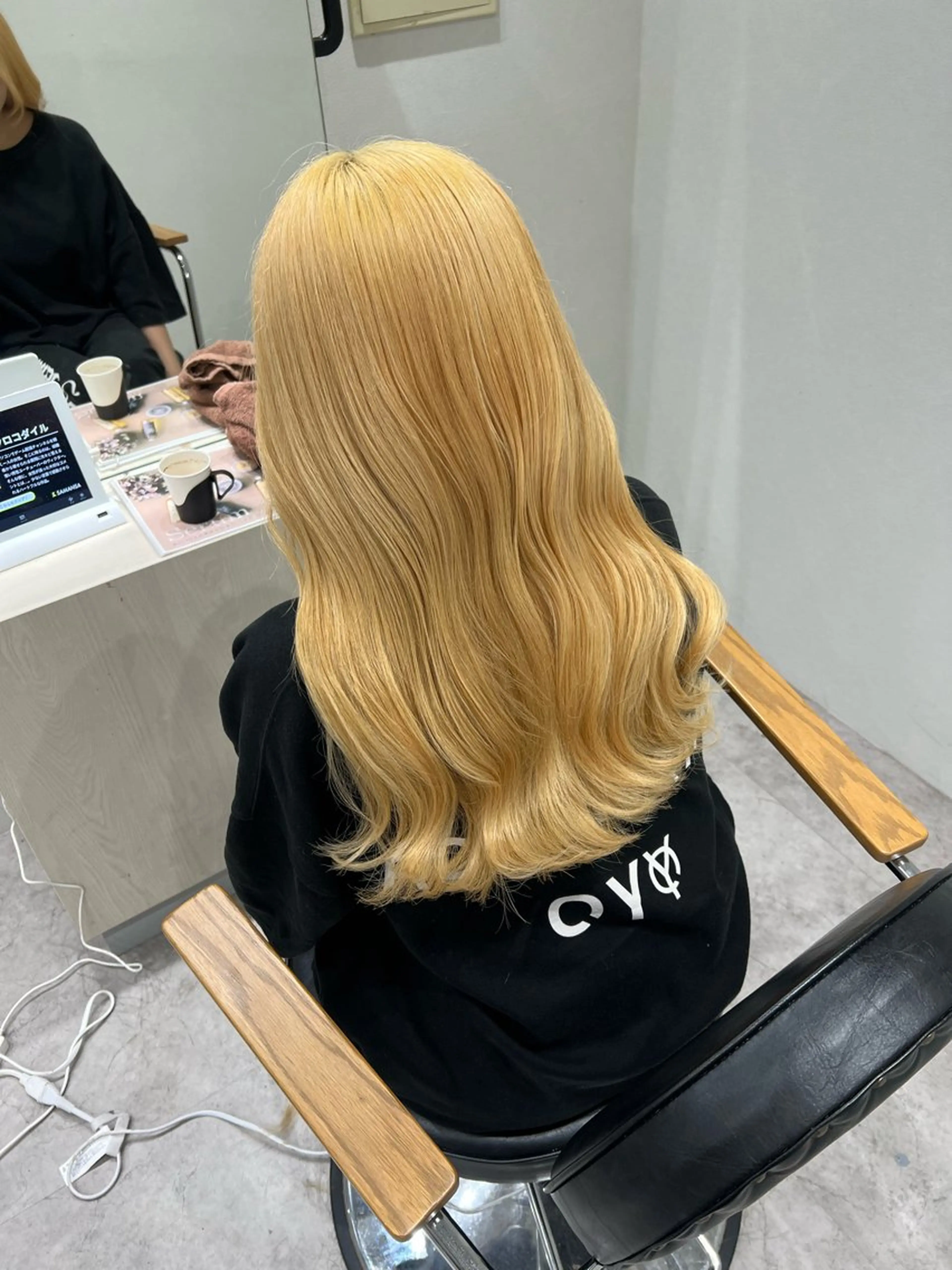ロング カラー ベージュカラー ブリーチ ブロンド ケアブリーチ デザインカラー ヘアカラー SOYONなんば店 ／韓国風のヘアスタイル