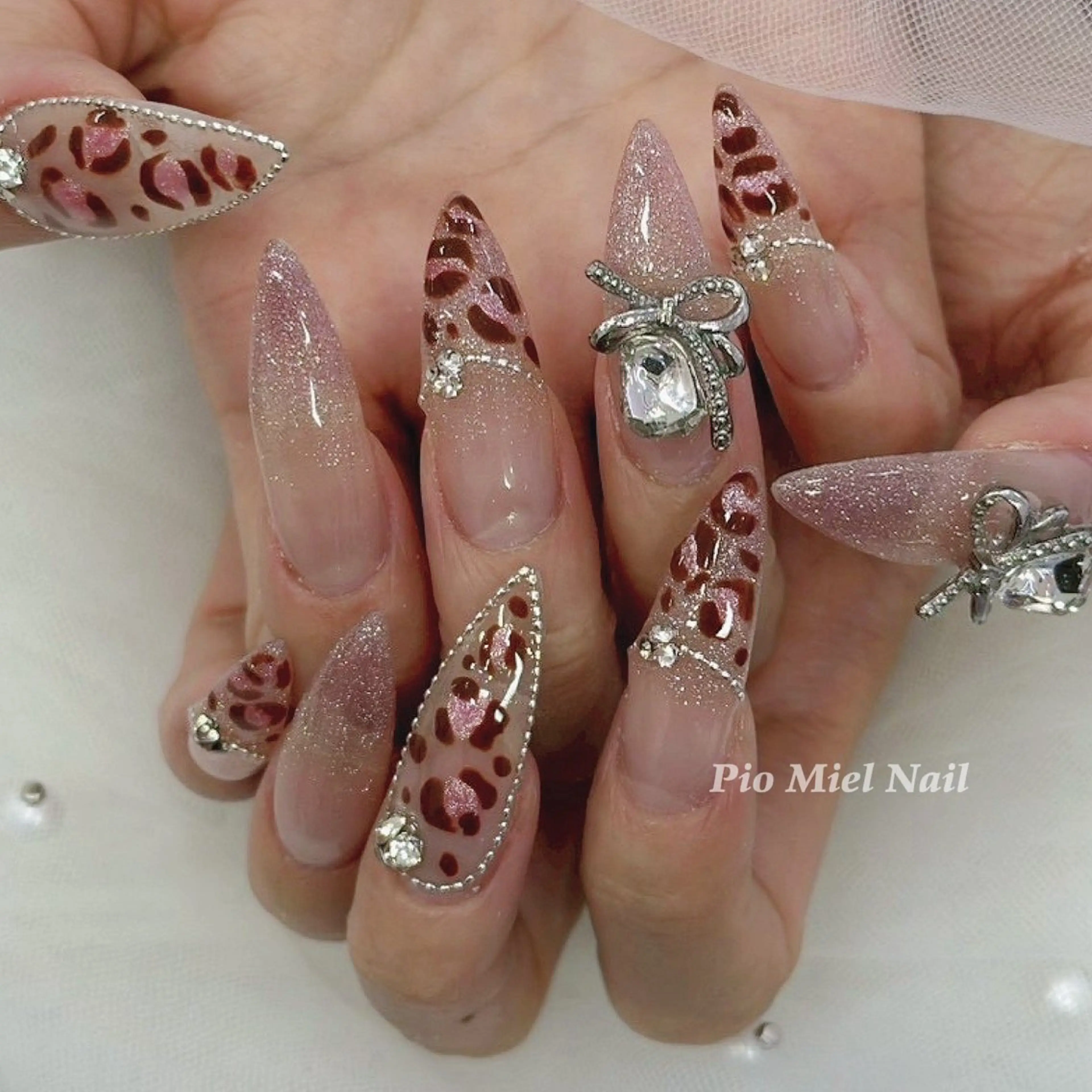 ネイル アニマル柄 ブラウン 長さ出し ジェルネイル ガーリー ハンドネイル HANA 長さだしのネイルデザイン