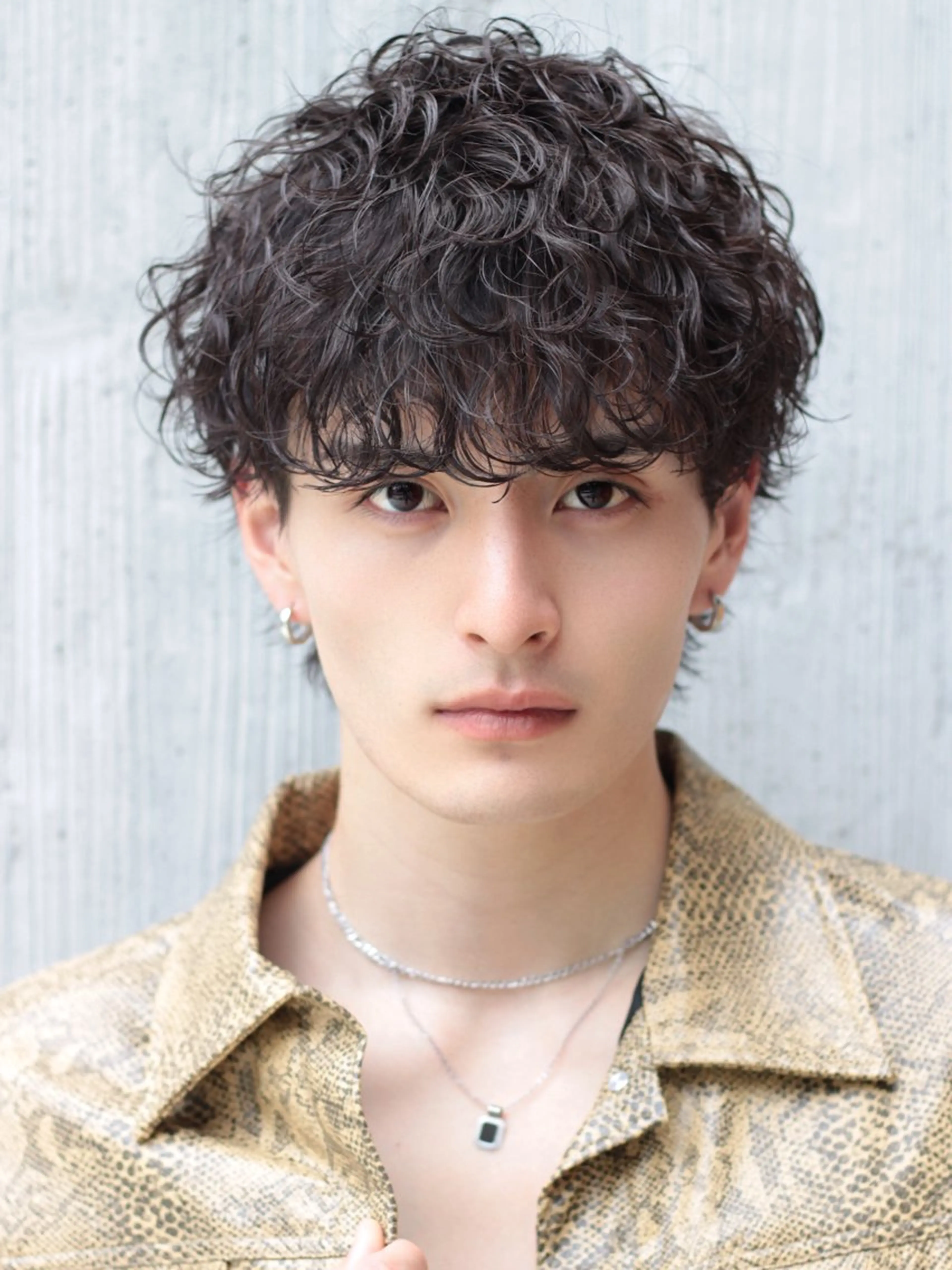ショート パーマ メンズ 波巻きパーマ 朝崎倭斗のヘアスタイル