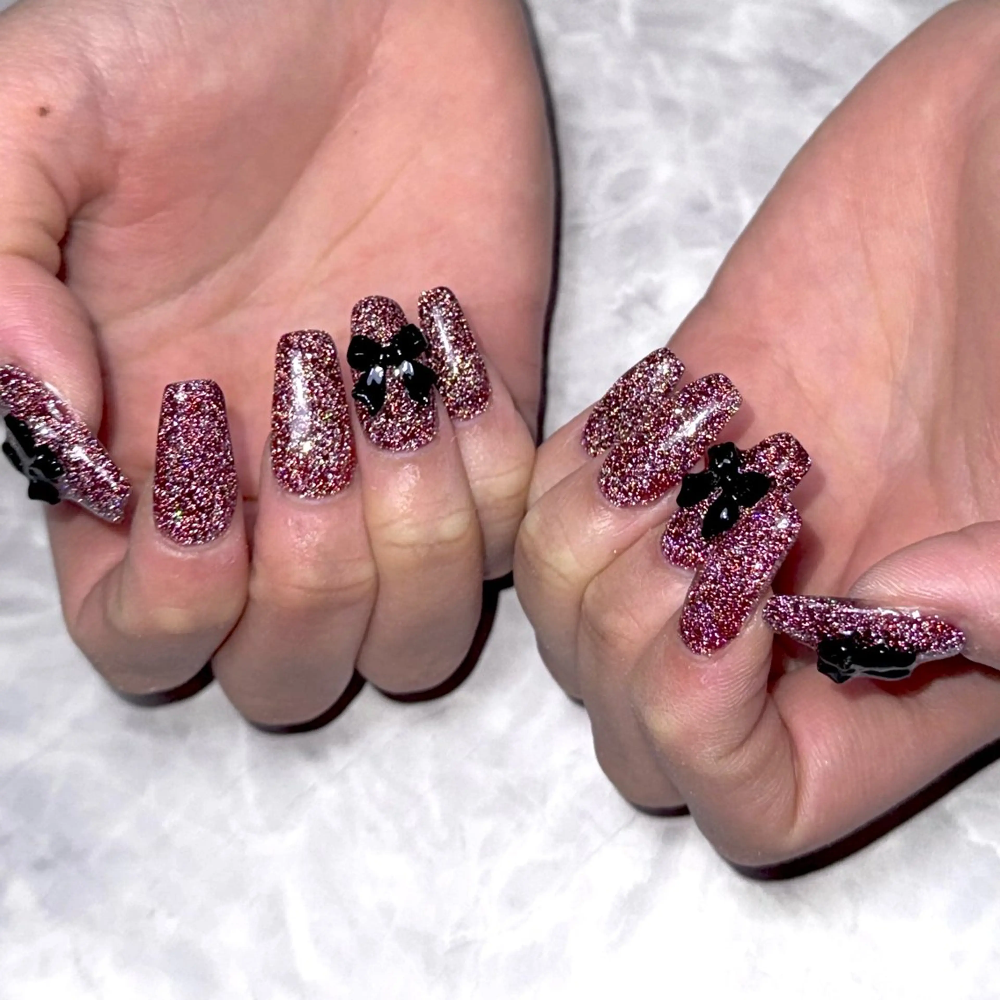 ネイル フラッシュネイル ガーリー キラキラネイル リボン 冬ネイル ハンドネイル Nail Salon Lillion【リリオン】所属・lillion karenのネイルデザイン