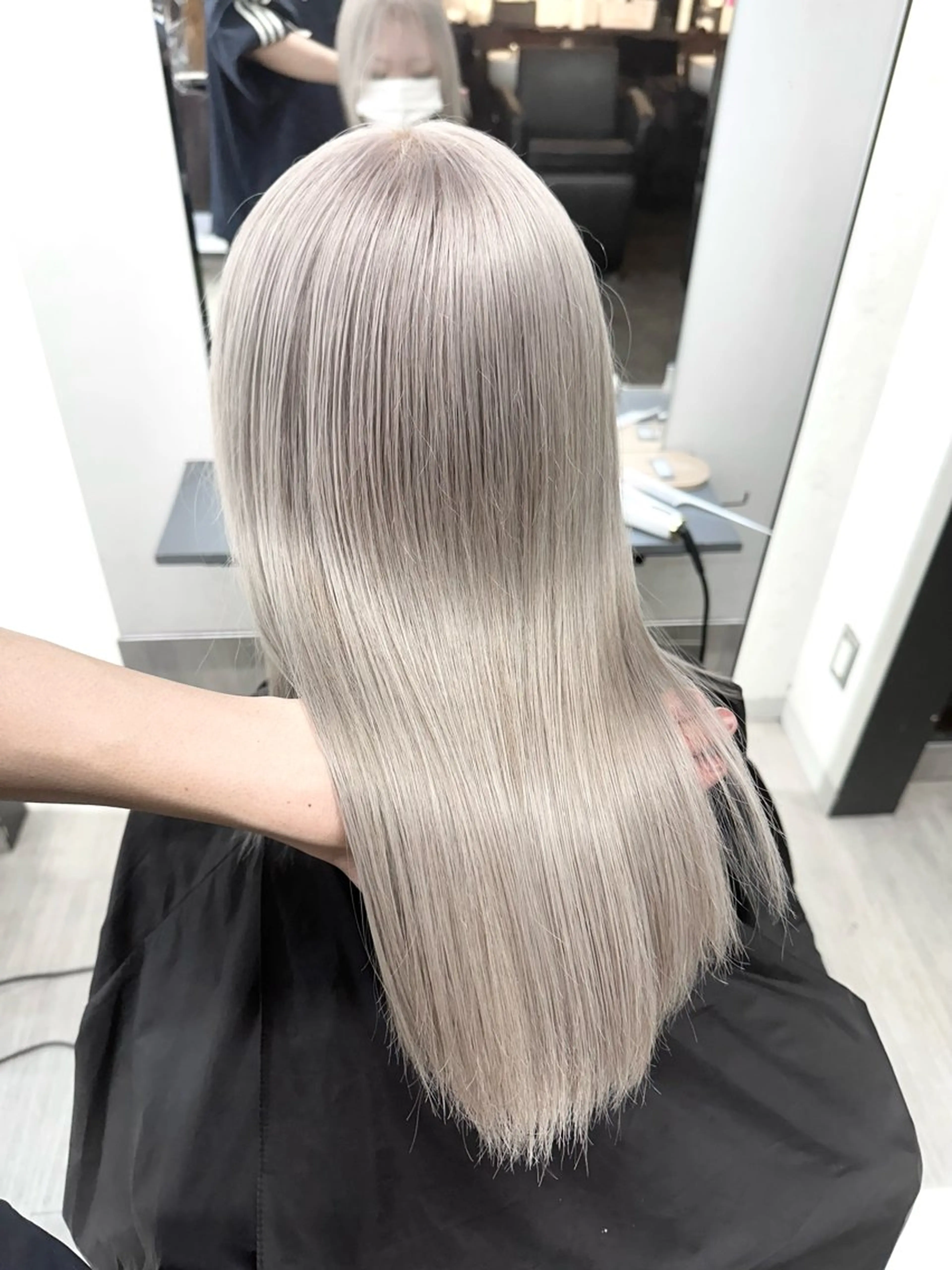 ミディアム カラー ヘアカラー バレイヤージュ/ ミルクティーベージュのヘアスタイル