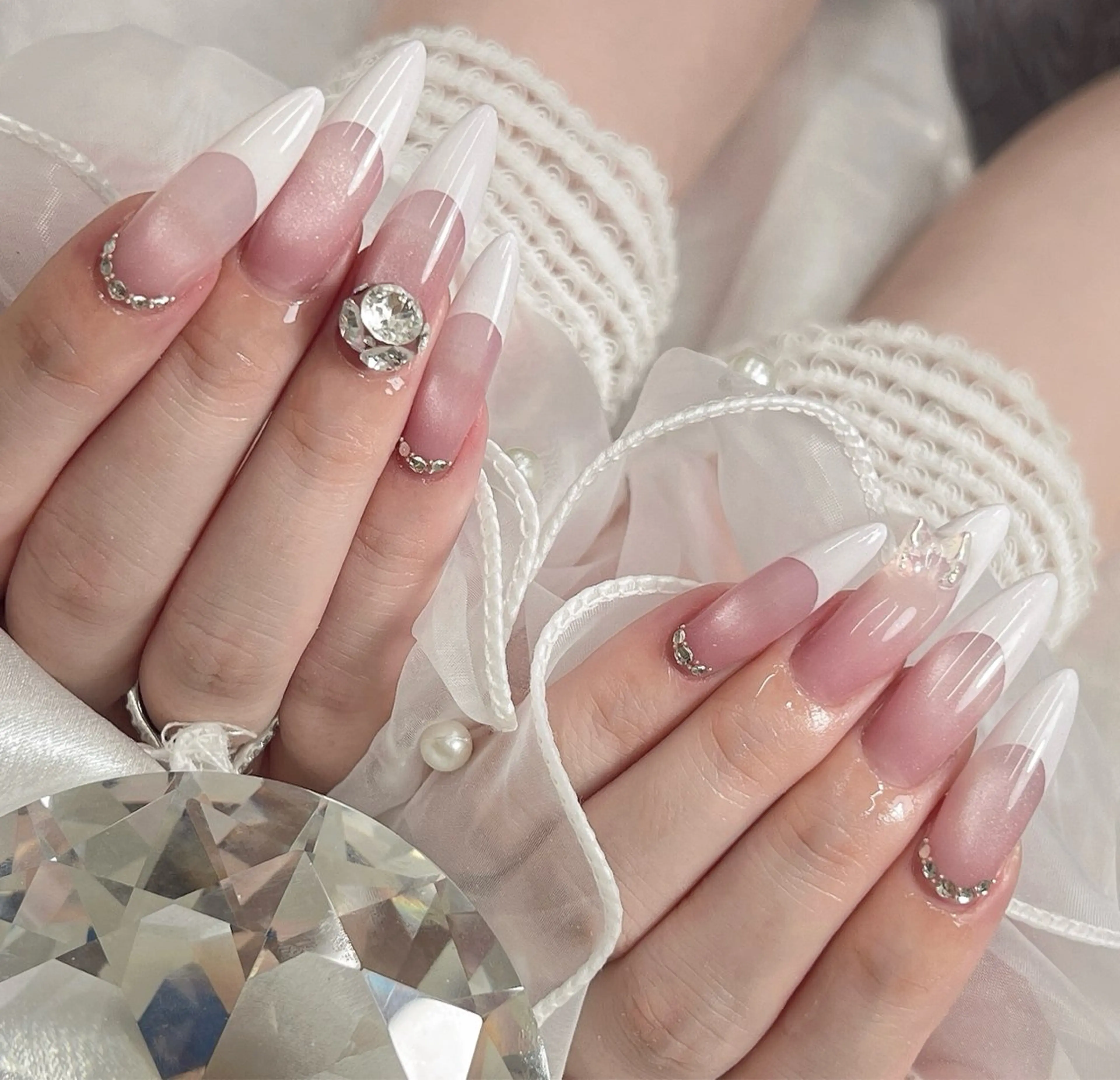 ハンドネイル bijou nails所属・bijou nails　蓮のネイルデザイン