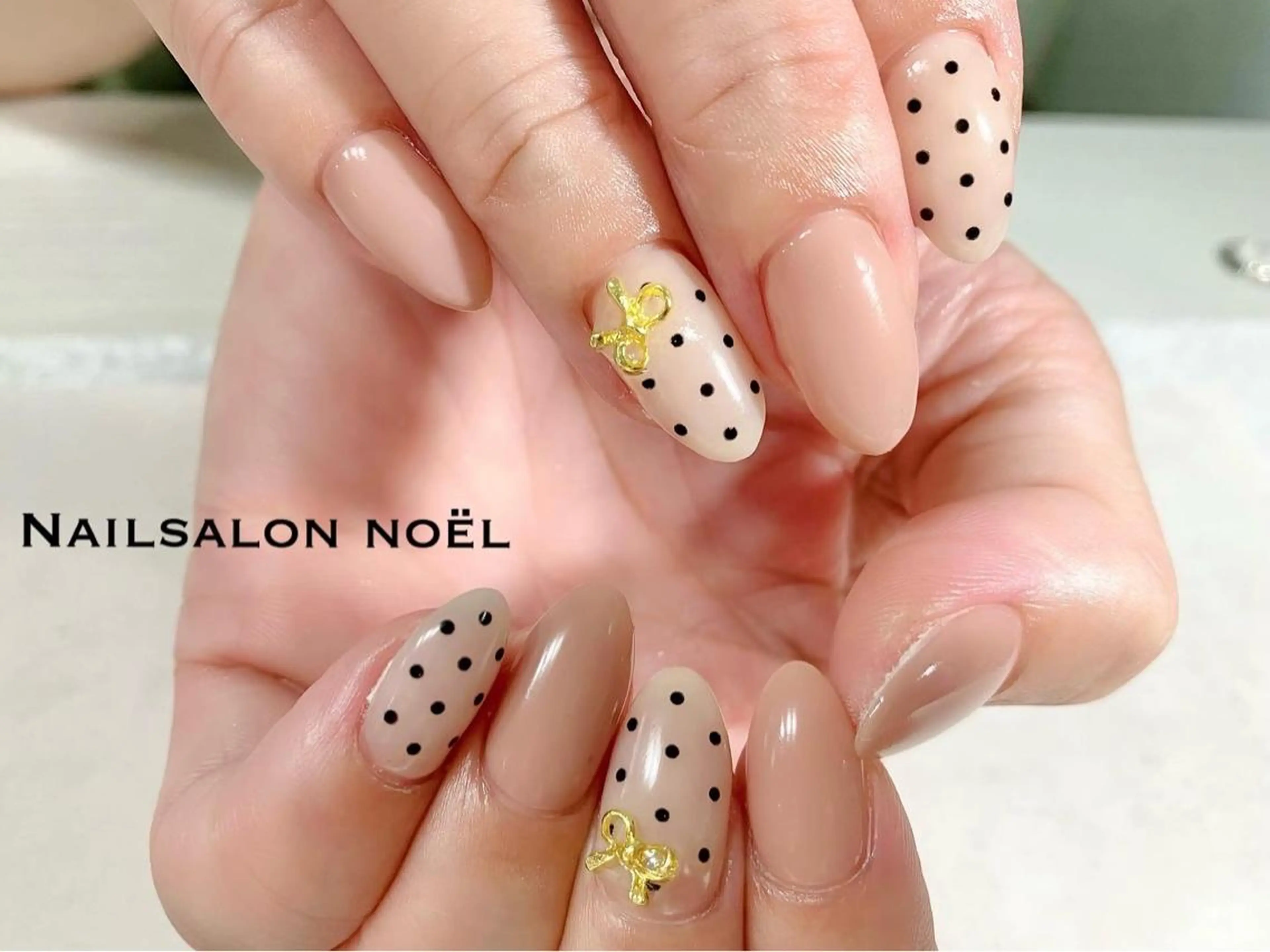 ネイル ドット オフィスネイル リボン 春ネイル Nailsalon Noël所属・Nailsalon ＆Noelのネイルデザイン