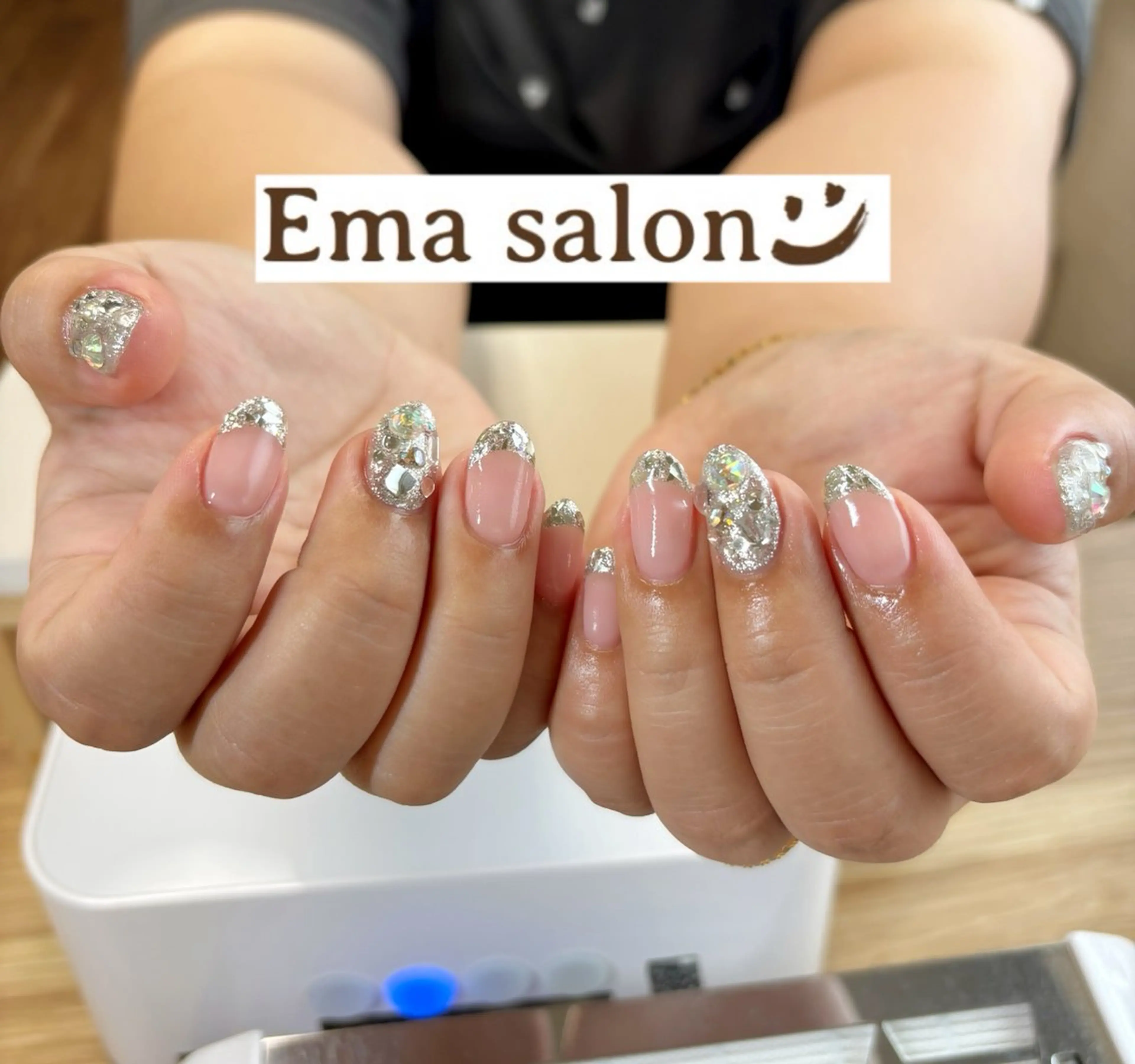 ネイル フレンチネイル ガラスフレンチ ストーンネイル ハンドネイル Ema salon所属・Ema salon hiromiのネイルデザイン