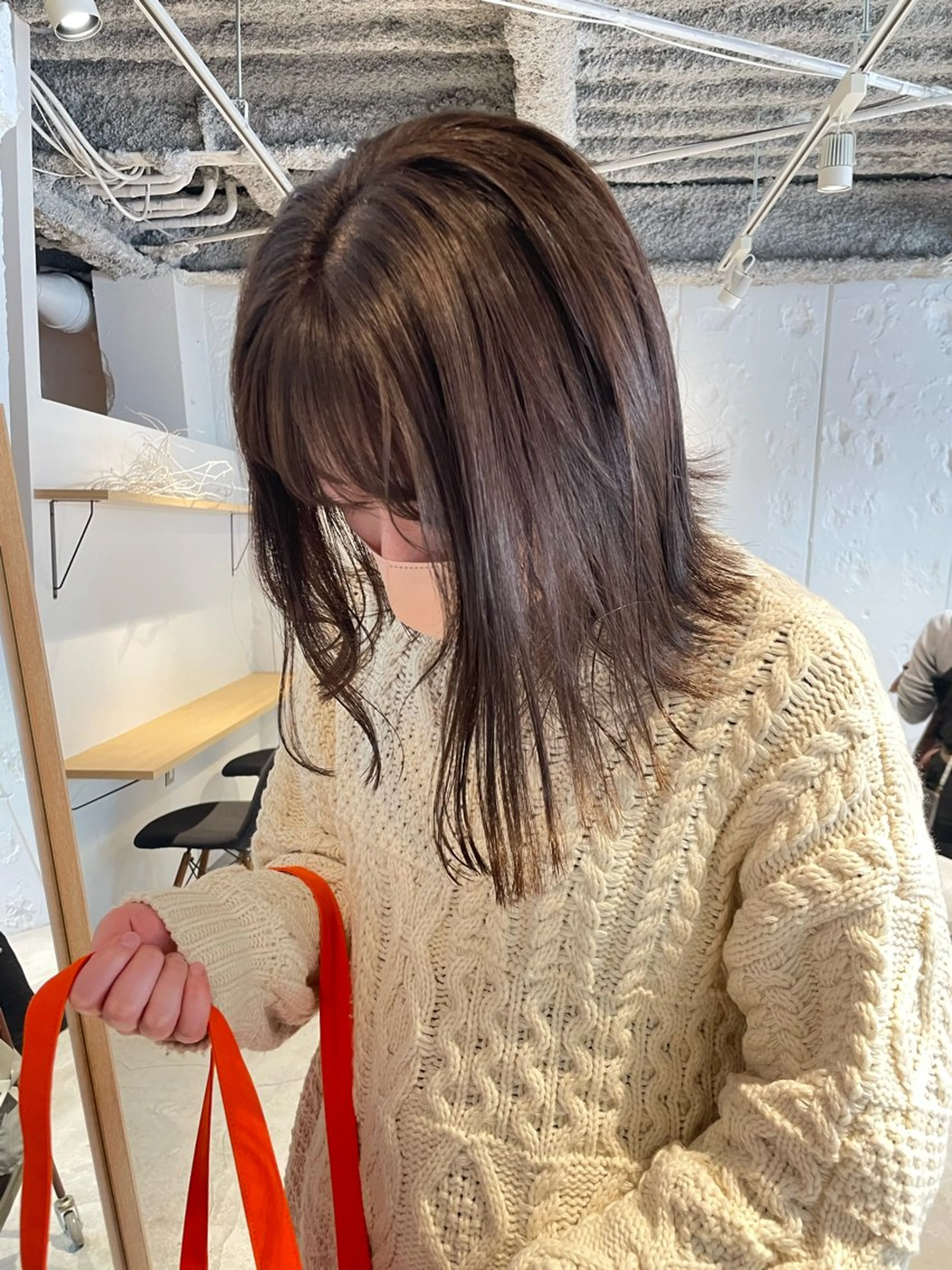 セミロング カラー ベージュカラー ブリーチ 透明感カラー レイヤー×初 パーマ|hinakoのヘアスタイル