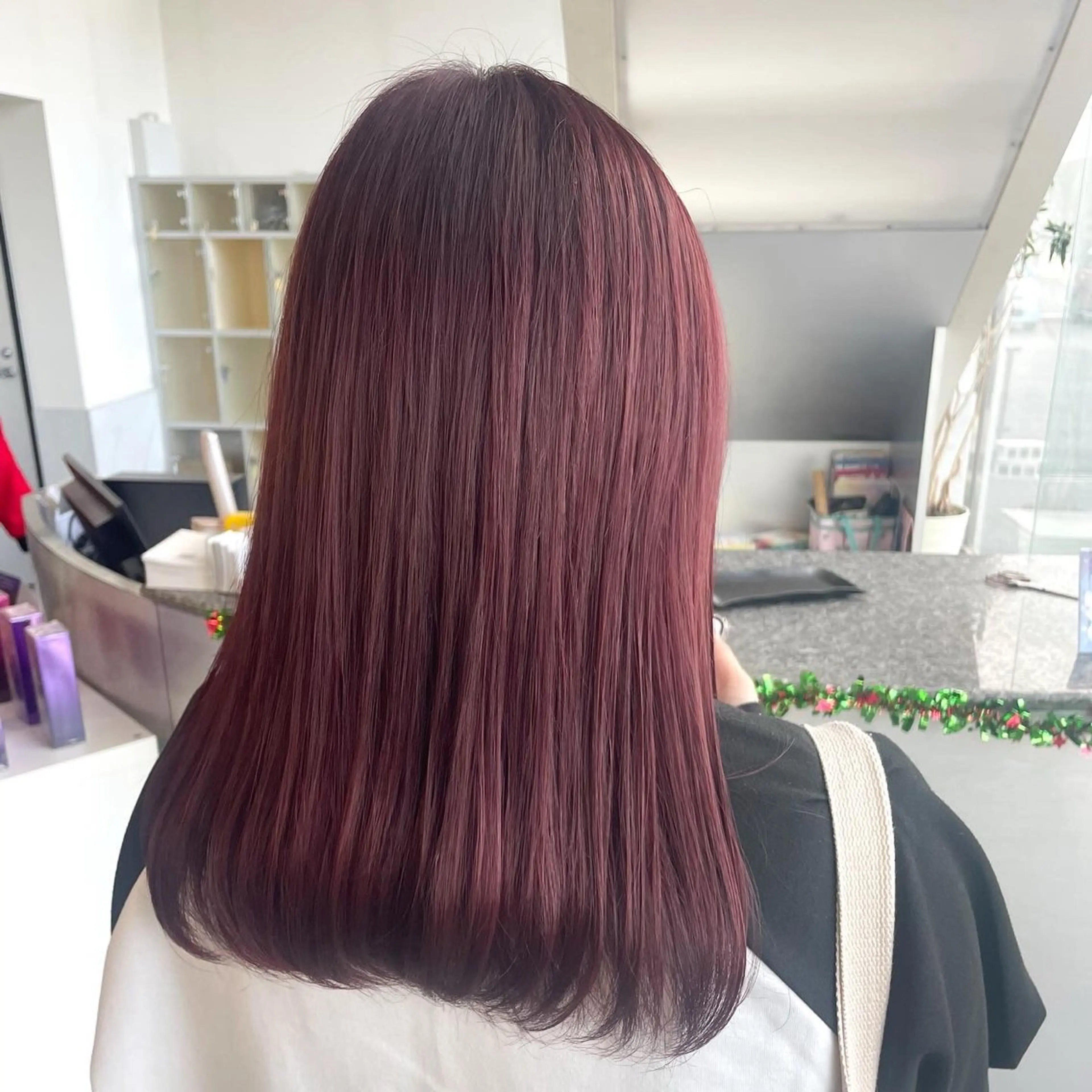 セミロング ハイトーン、ブリーチ 🤍足立里湖のヘアスタイル
