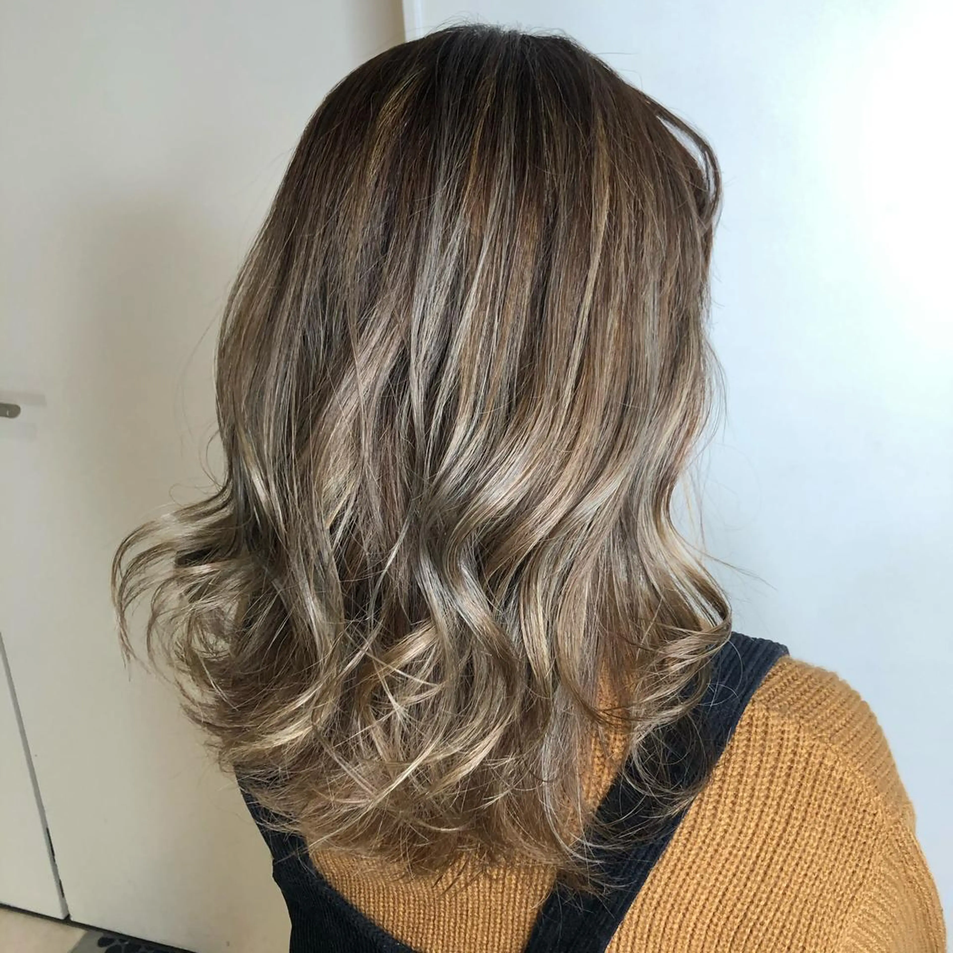 ミディアム カラー ヘアアレンジ マツエク・マツパ ベージュカラー ハイライトカラー ハイライト Noah's　Ark所属・透明感カラー🫧ヘア セット🫧松本菜月の眉毛・アイブロウイメージ