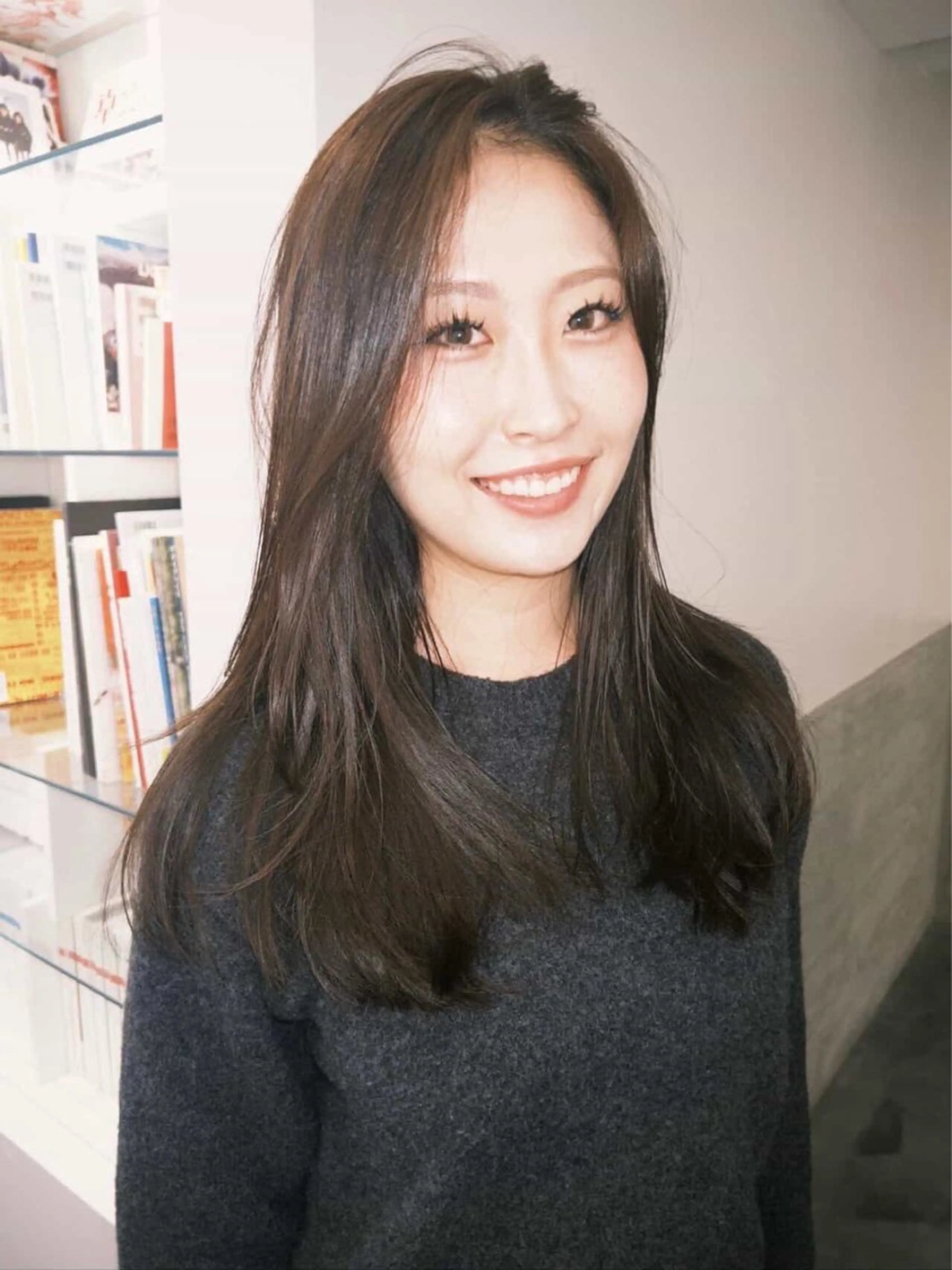 セミロング カラー レイヤーカット カット ヘアカラー 三谷 はるなのヘアスタイル