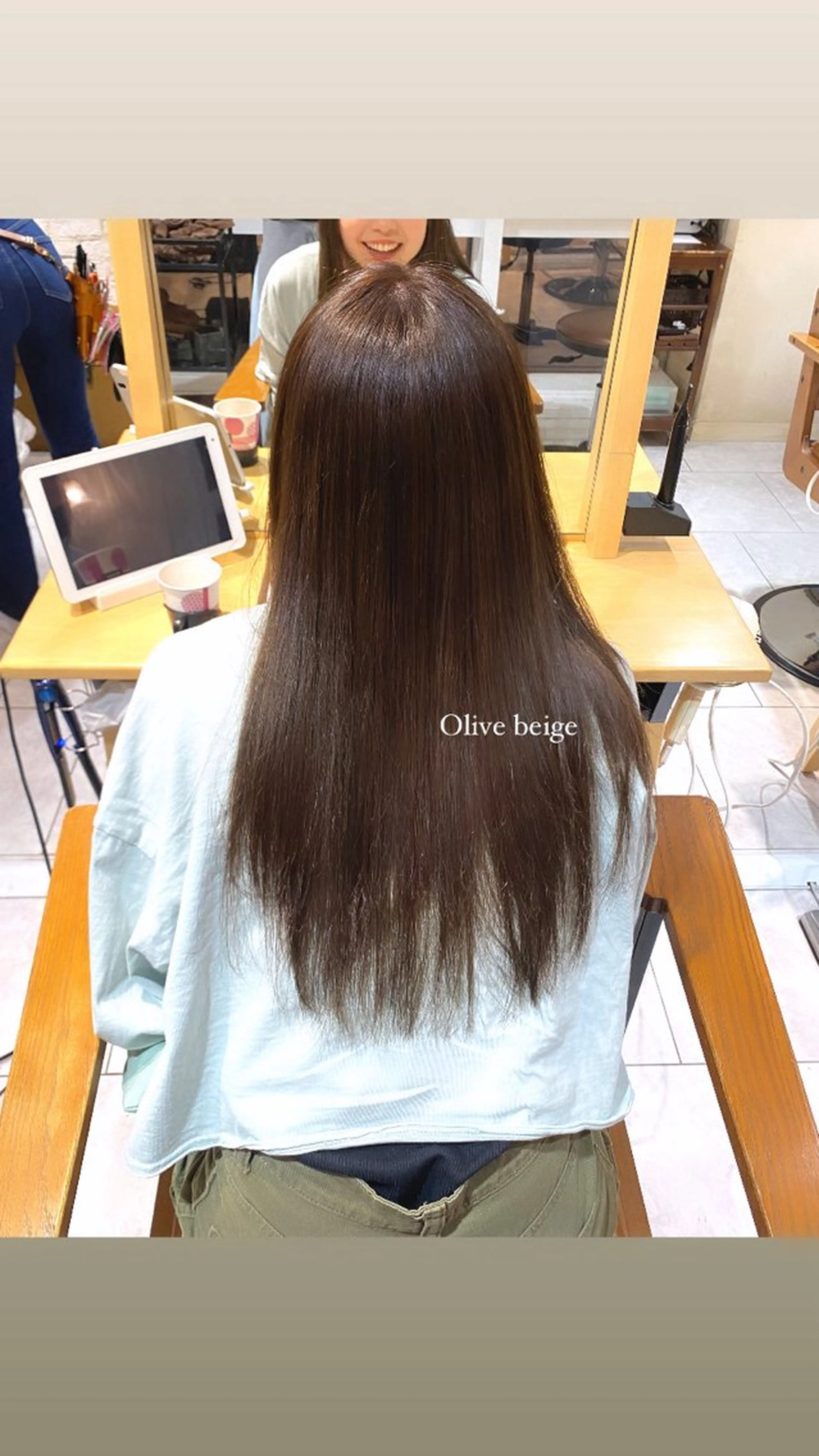 セミロング 上野 莉菜のヘアスタイル
