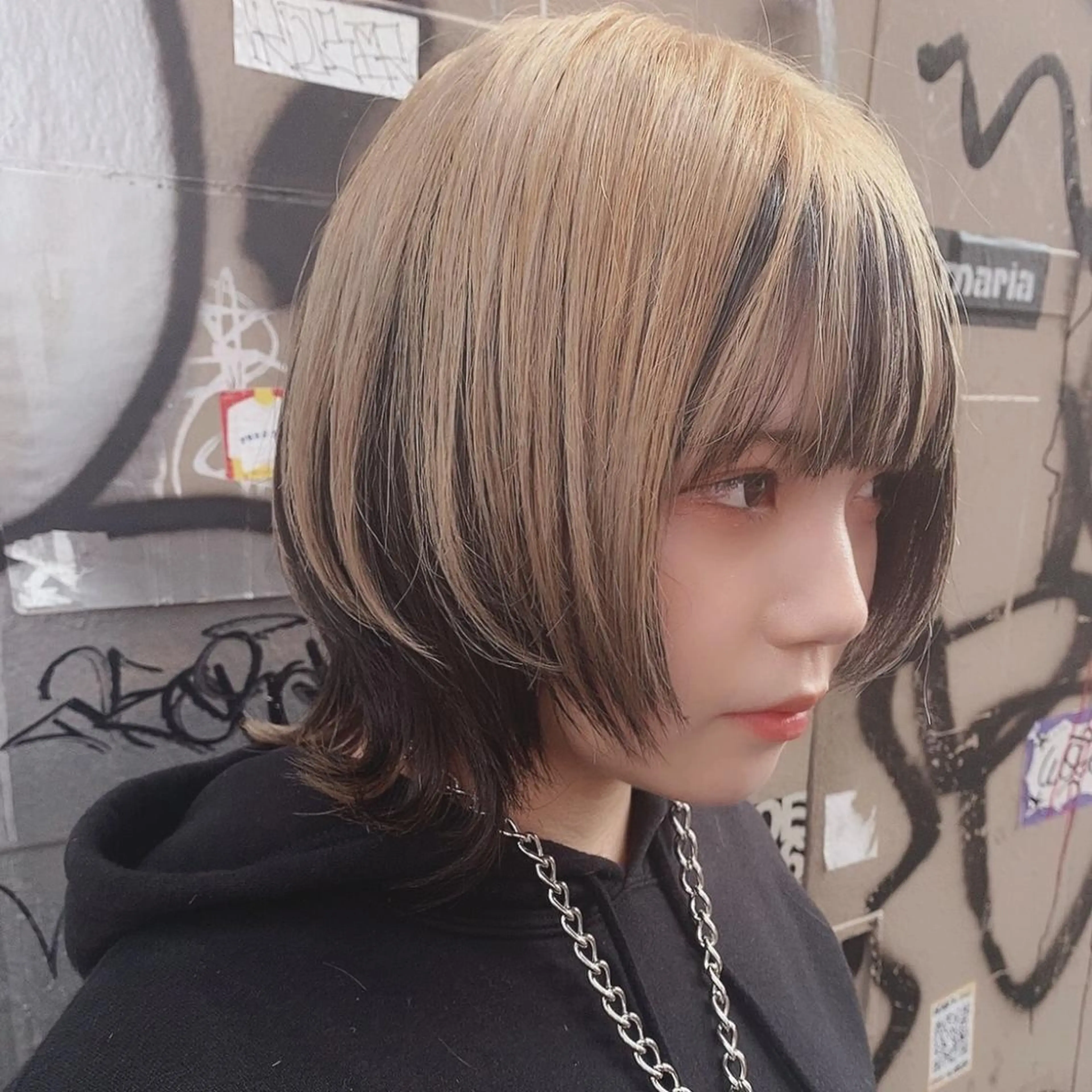 カラー ミディアム ウルフカットデザイン カラー特化アールイーのヘアスタイル