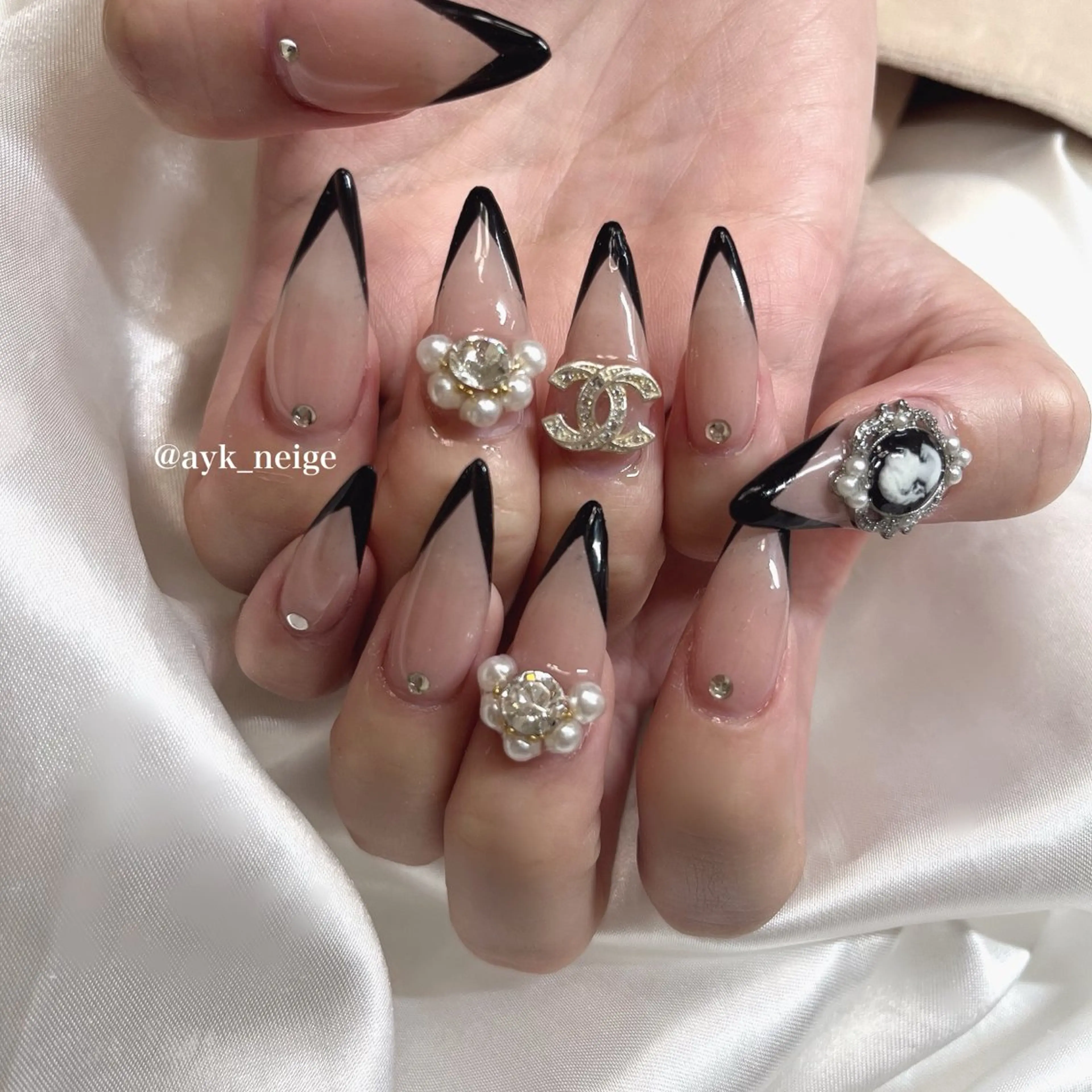 ネイル フットネイル キラキラネイル 韓国ネイル リボン シンプルネイル n'eige nail所属・大谷 綾香のネイルデザイン