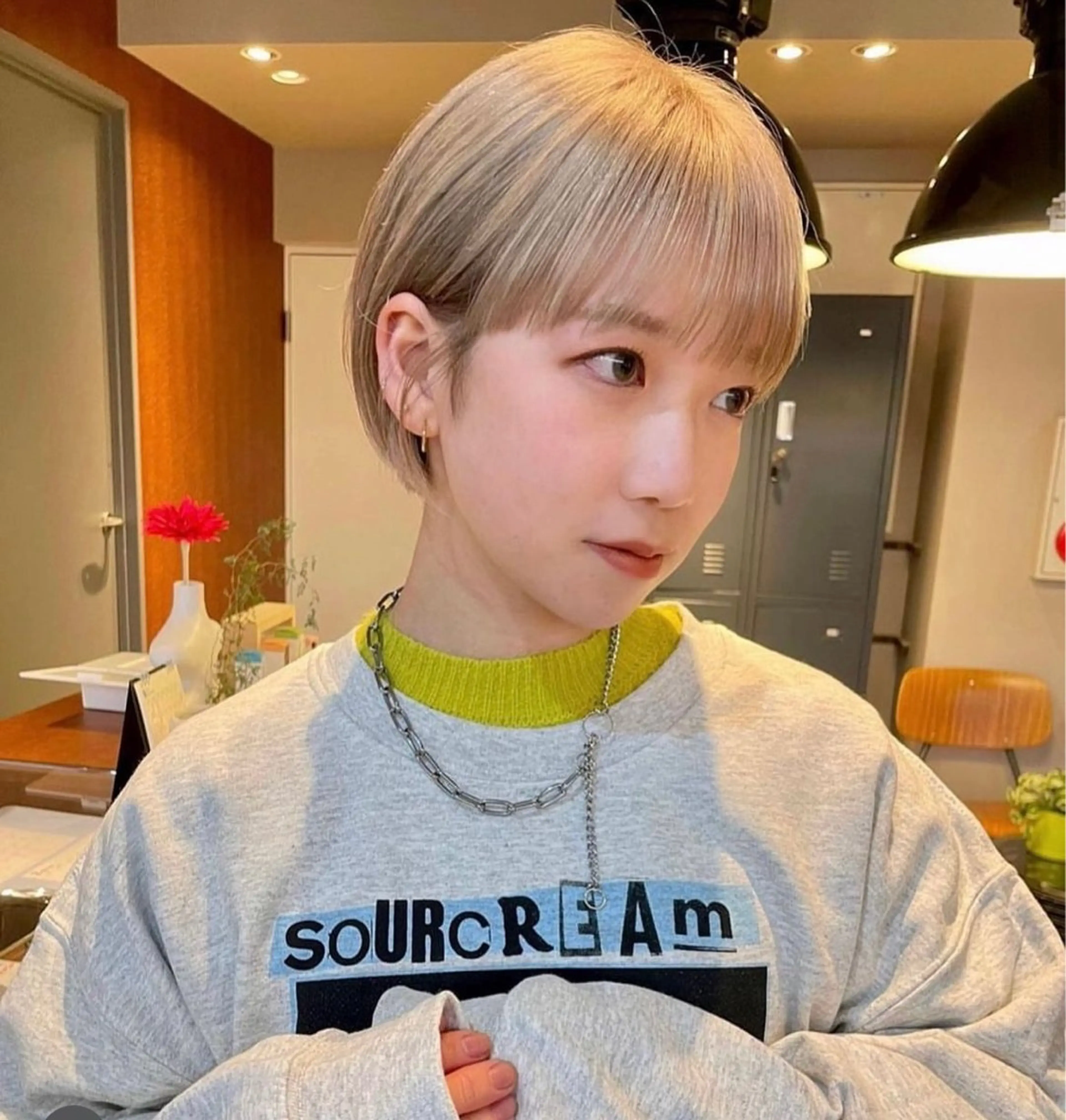 ショート カット ヘアカラー ミルクティーベージュ outaのヘアスタイル