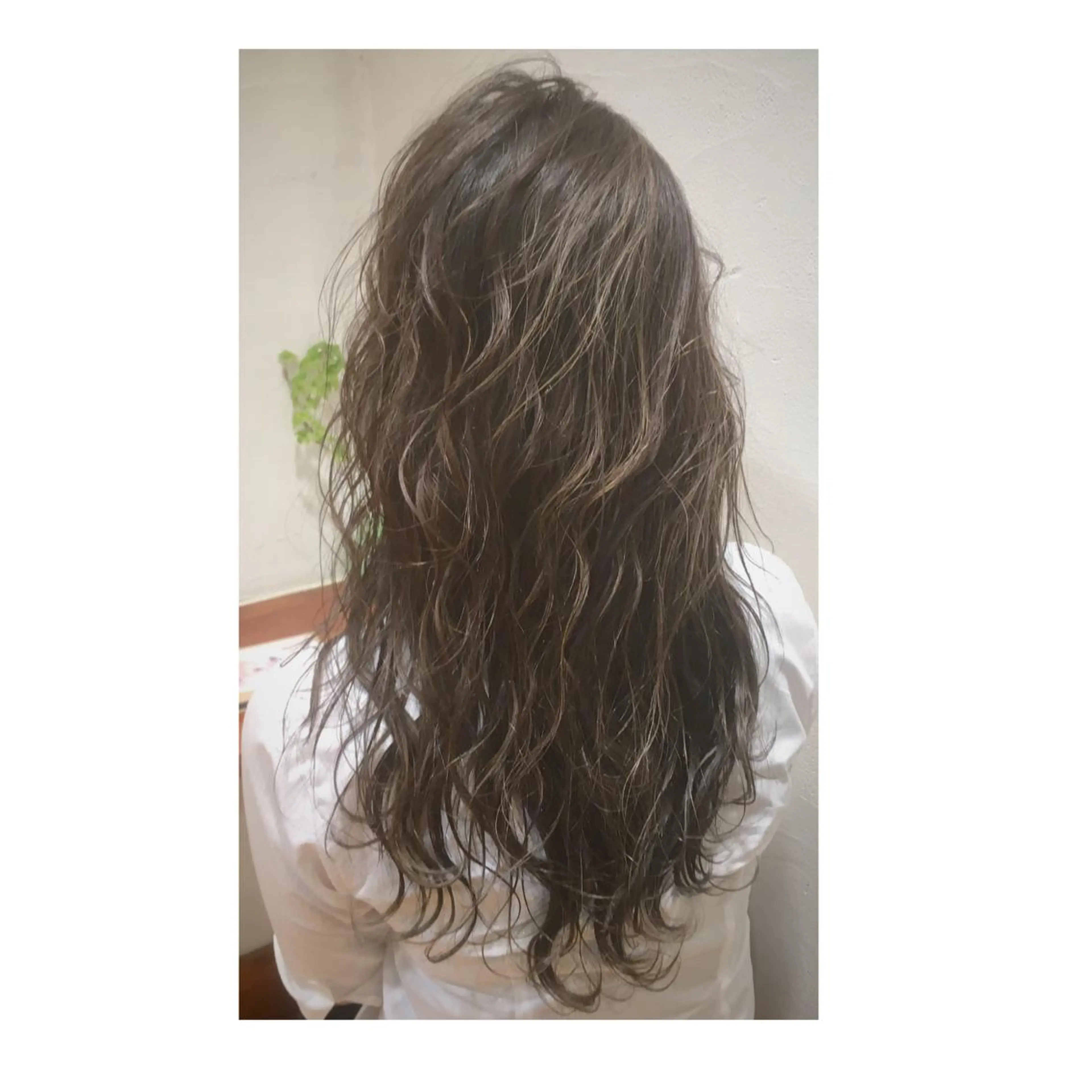 ミディアム カラー グレージュ ハイライトカラー ハイライト カットが得意 🫧ショートボブ🫧のヘアスタイル