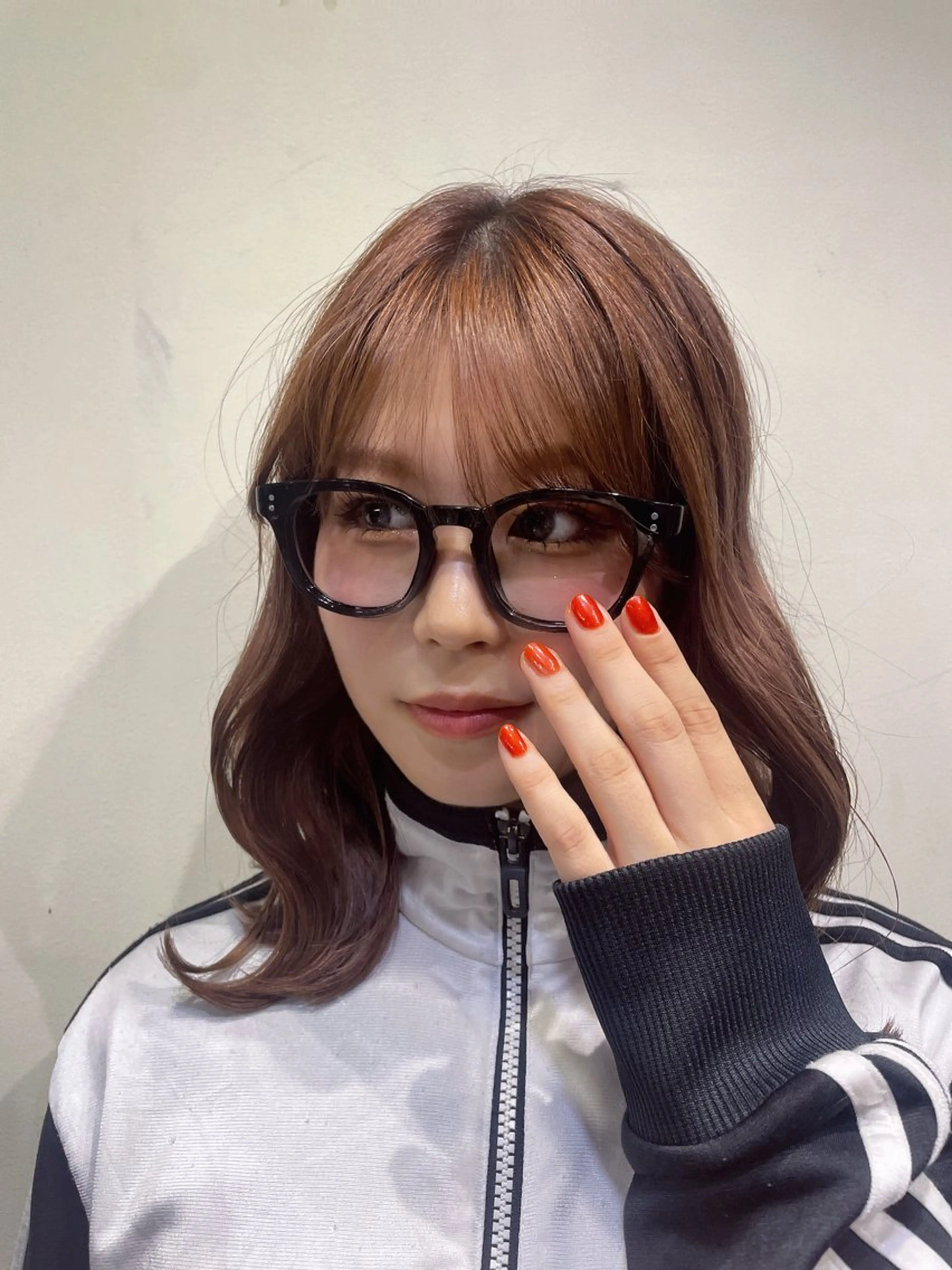 セミロング yelm所属・🫒オリーブカラー ミディアムレイヤー✨のヘアスタイル