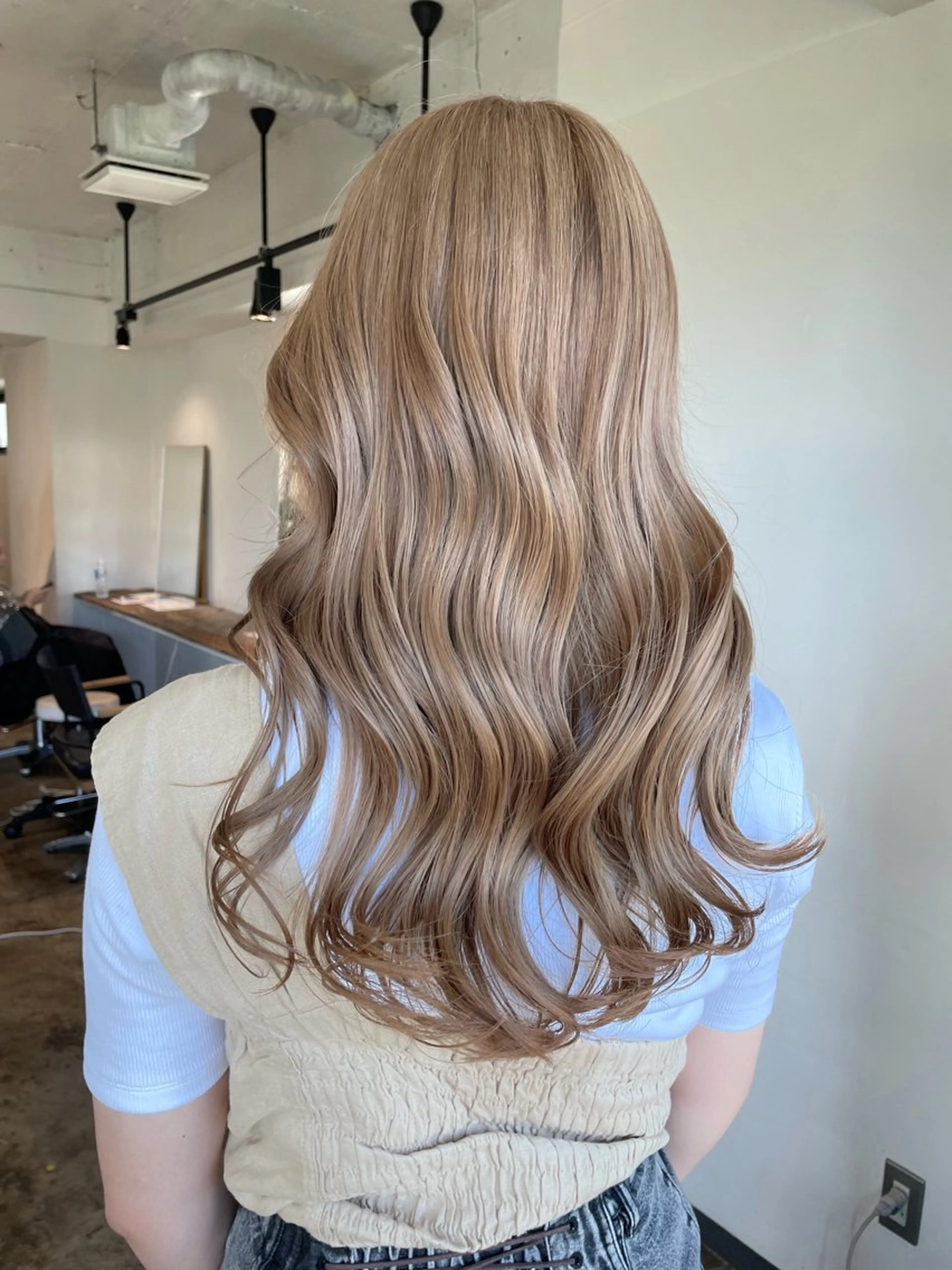 ロング カラー ベージュカラー ブリーチ ケアブリーチ ダブルカラー グレージュ ヘアカラー トリートメント 暖色カラー🍒 ケアブリーチ/akiのヘアスタイル