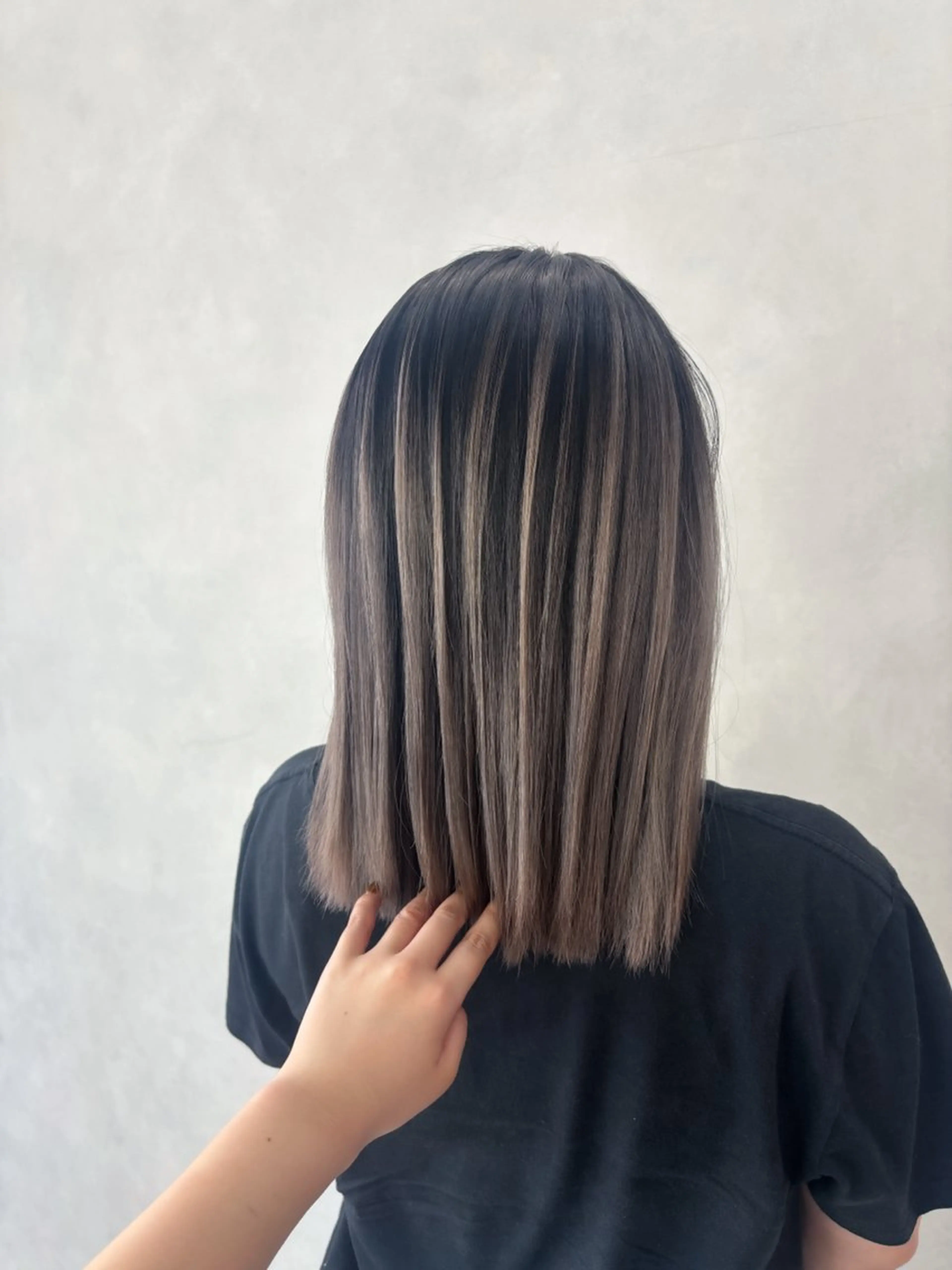 ミディアム カラー バレイヤージュ レイヤーカット ヘアカラー 🤍yura🤍池袋 ブリーチ&パーマ特化のヘアスタイル