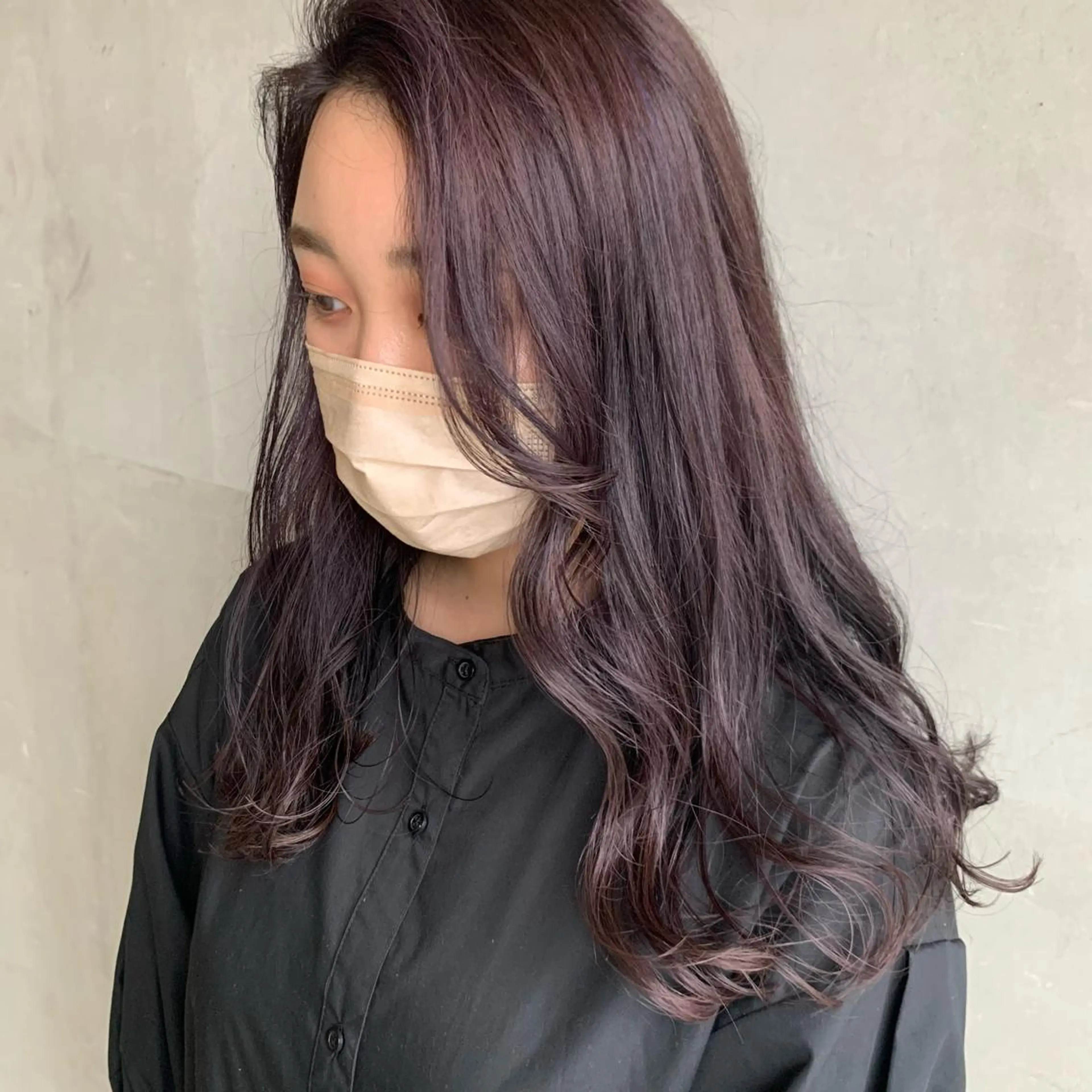 ロング カラー ハイライトカラー パープルカラー ハイライト ヘアカラー トリートメント ウスイ ハルカのヘアスタイル
