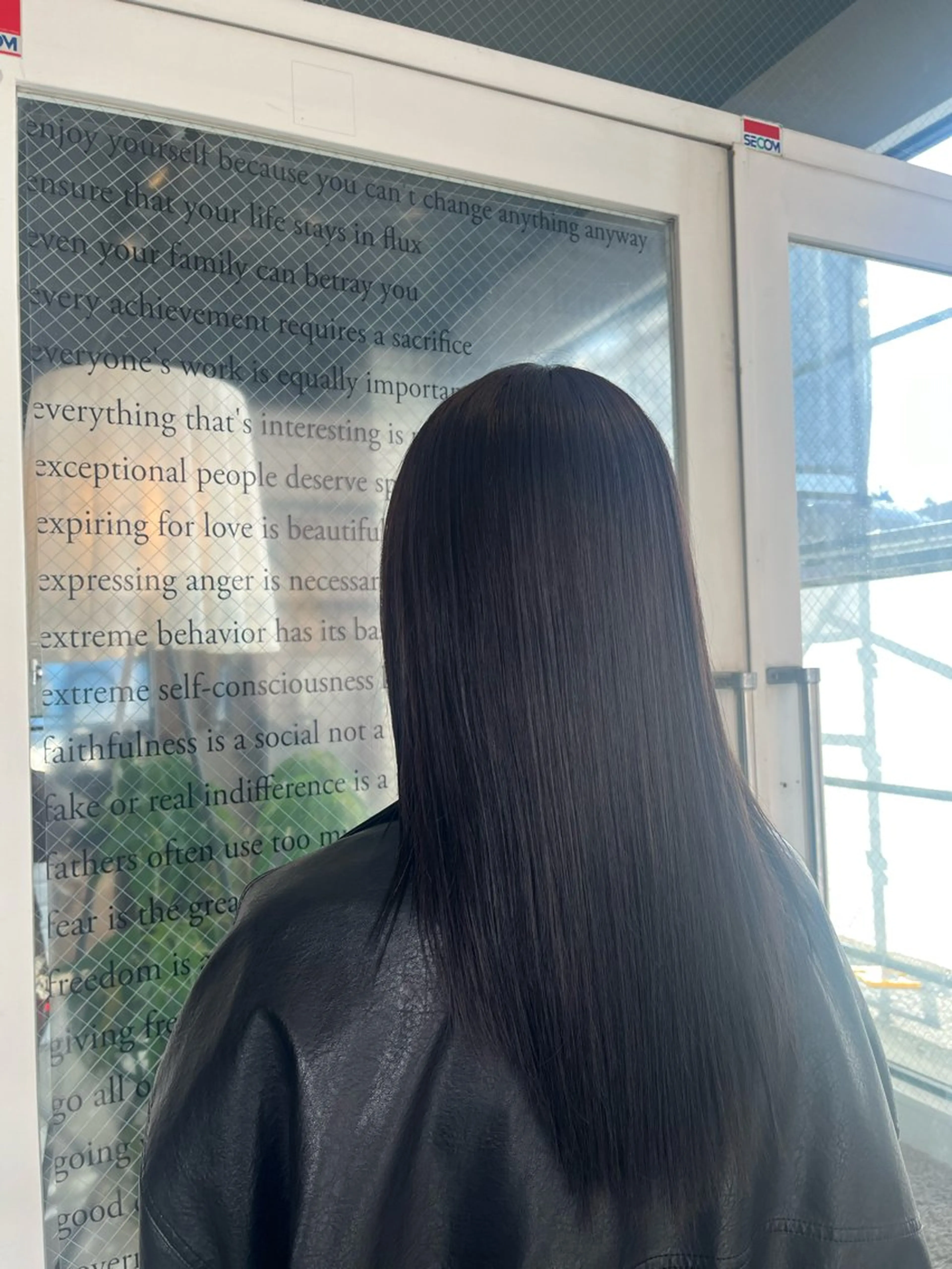 セミロング まみ/暖色カラー /デザインカラーのヘアスタイル