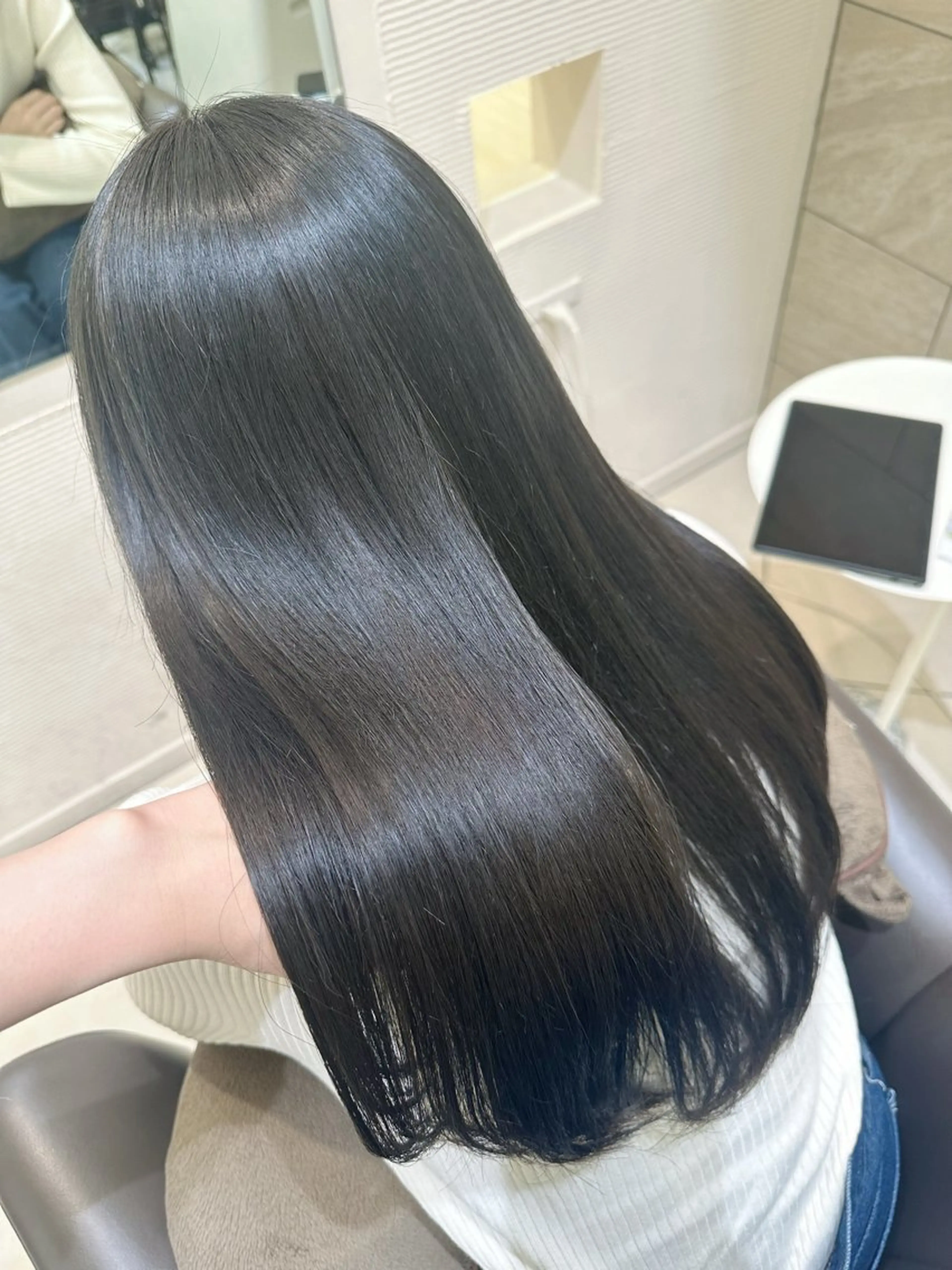ロング カラー グレージュ オリーブグレージュ オリーブグレー ヘアカラー トリートメント 韓国レイヤー/酸性 ストレート/髪質改善のヘアスタイル