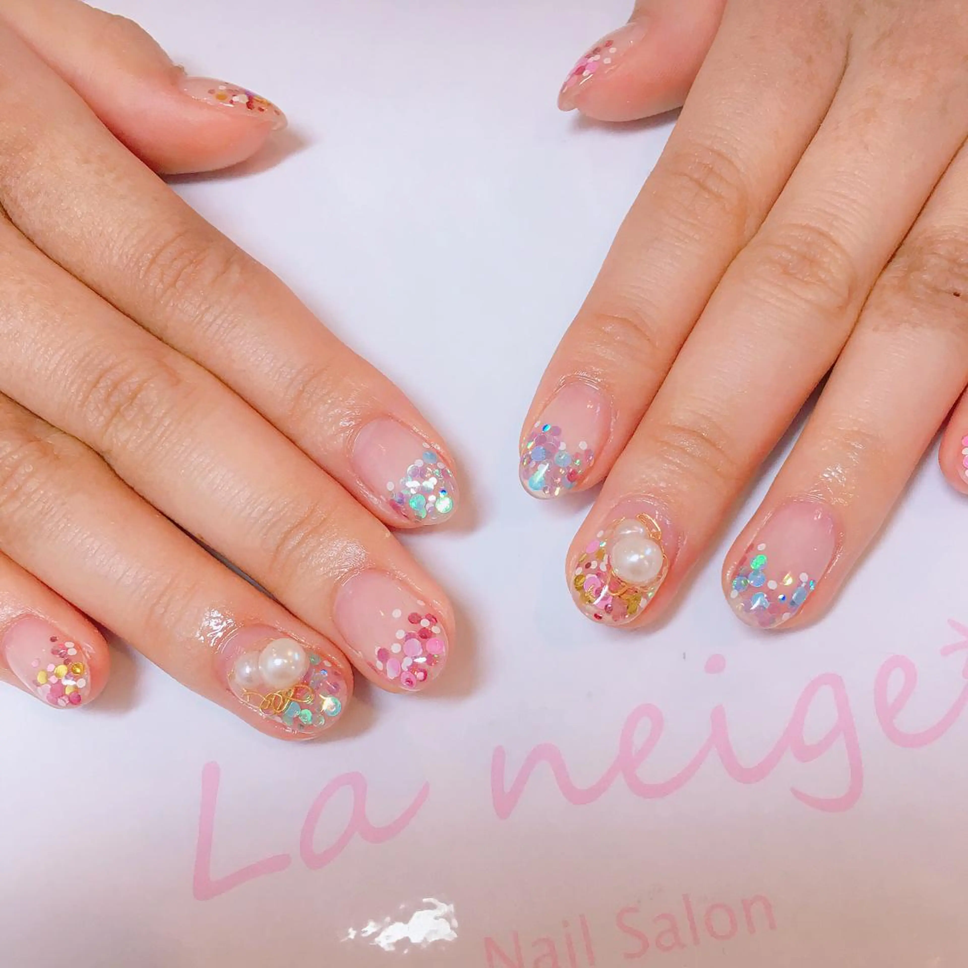 ネイル ホログラムネイル La neige* yuki 🥯🍑のネイルデザイン