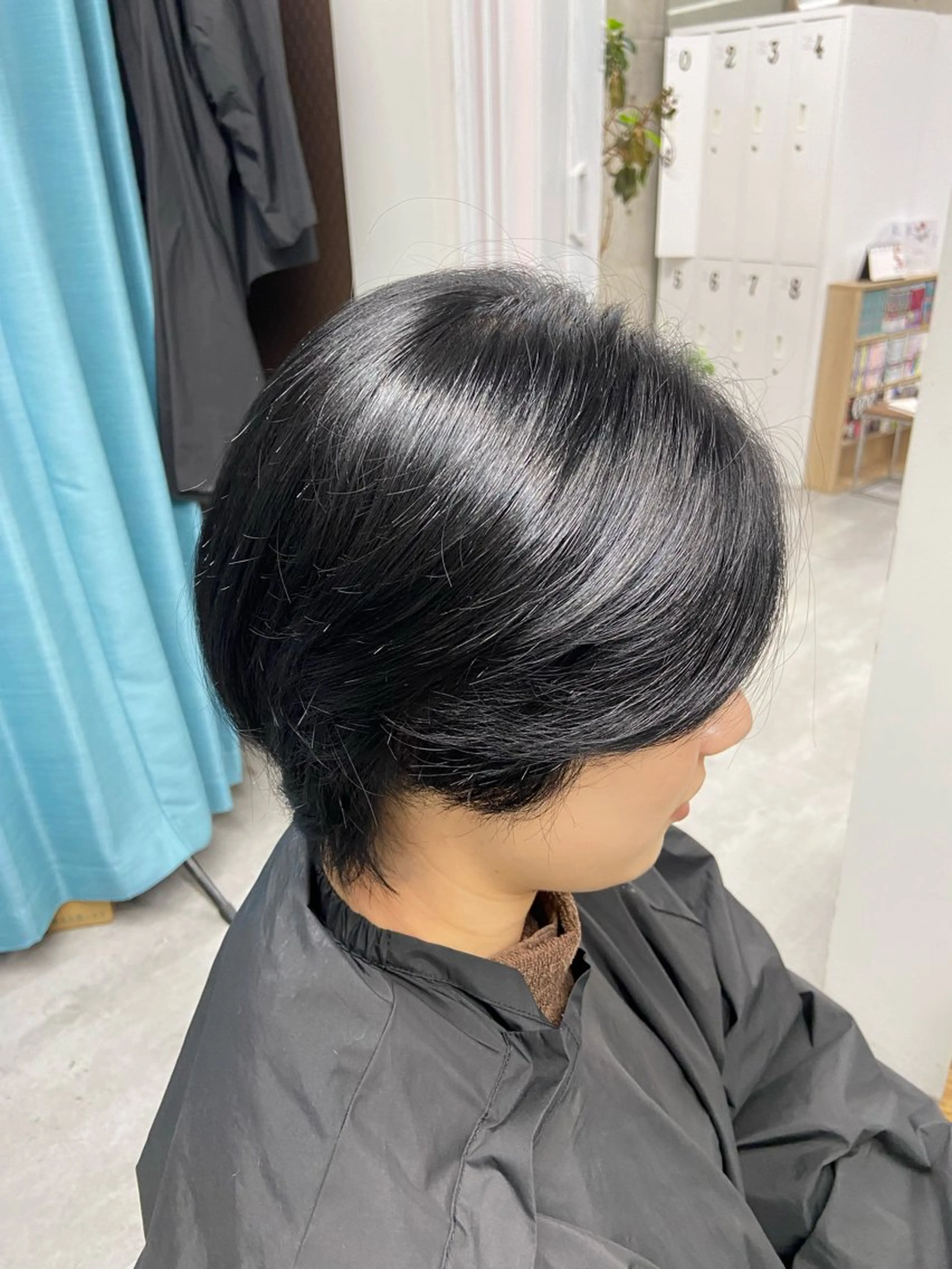 ショート カラー 黒髪 ブルーカラー ブルーブラック ヘアカラー Kotoko🖤/海 外/バレイヤージュのヘアスタイル
