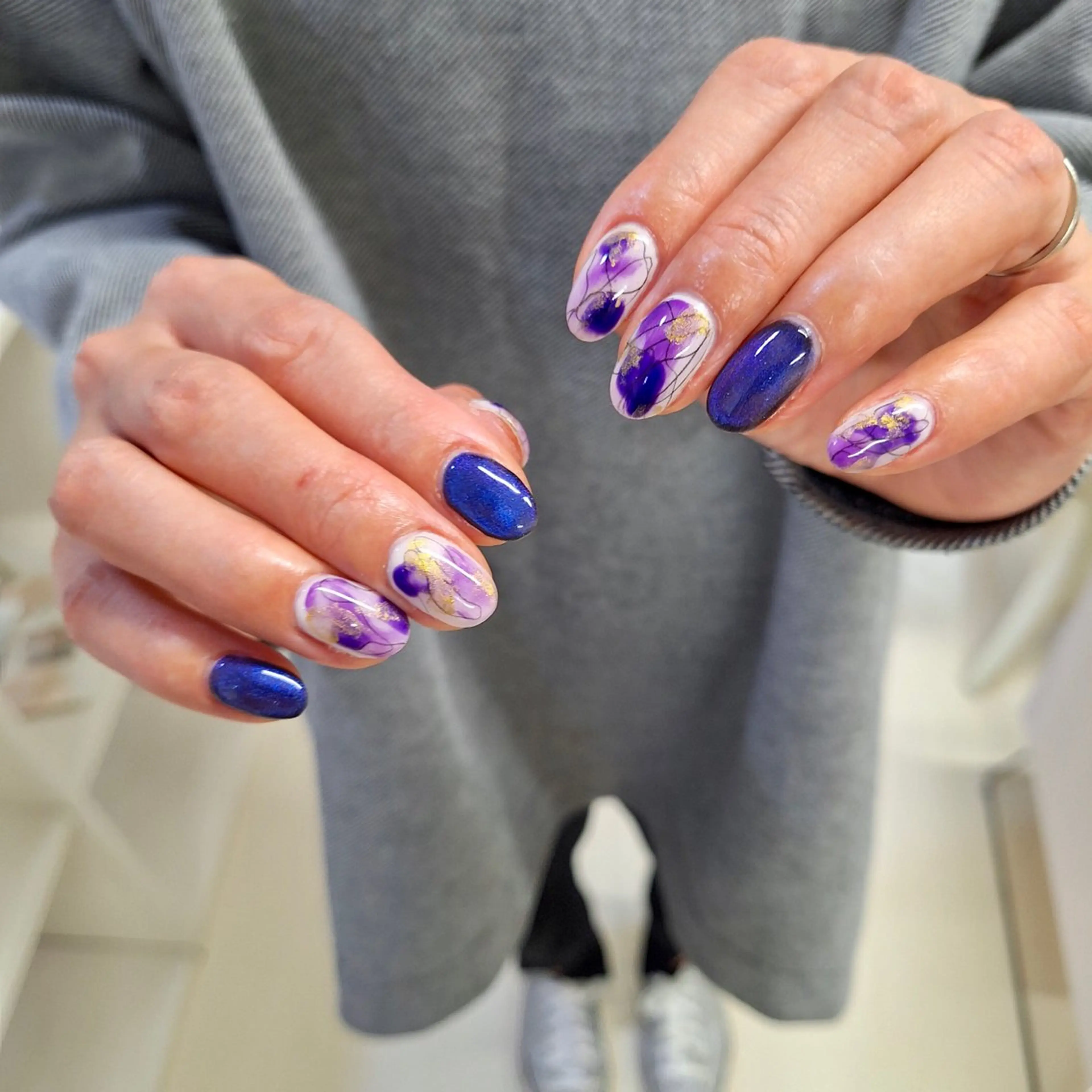 ネイル アートネイル べっ甲ネイル ジェルネイル グリーン ハート nailstudio eviz新宿店のネイルデザイン