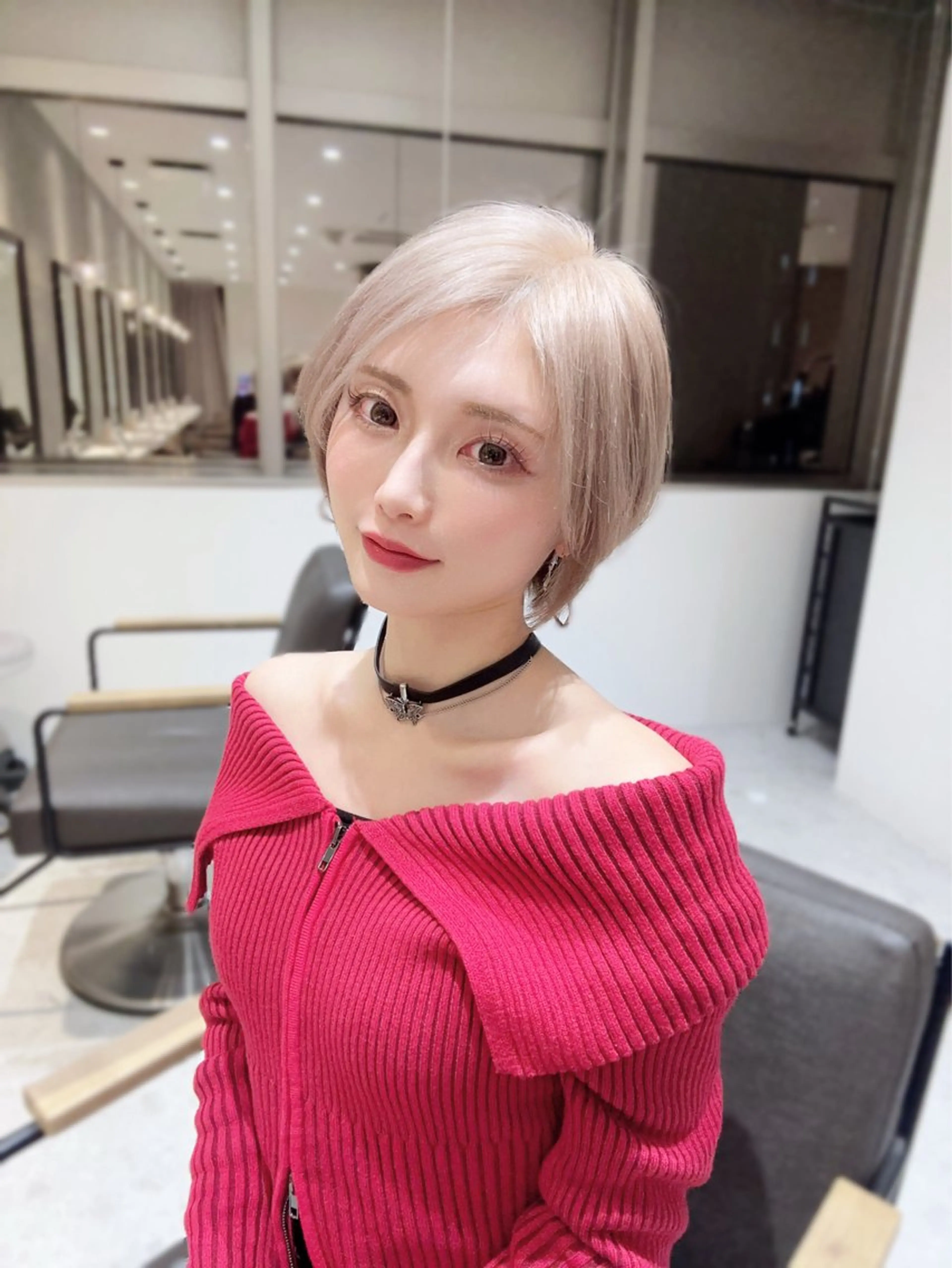 ショート カラー ヘアカラー トリートメント 💛ブリーチ&カット LEON🩶のヘアスタイル