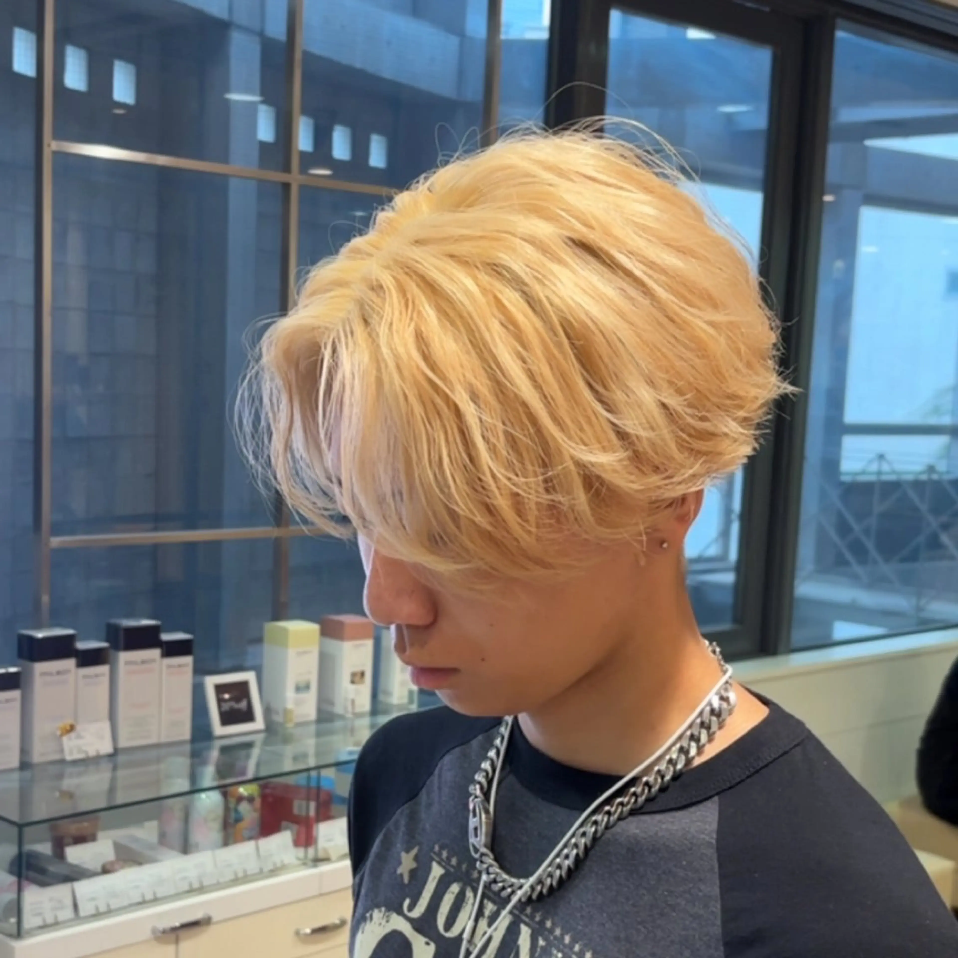 ショート カラー ケアブリーチカラー ✨️メンズパーマのヘアスタイル