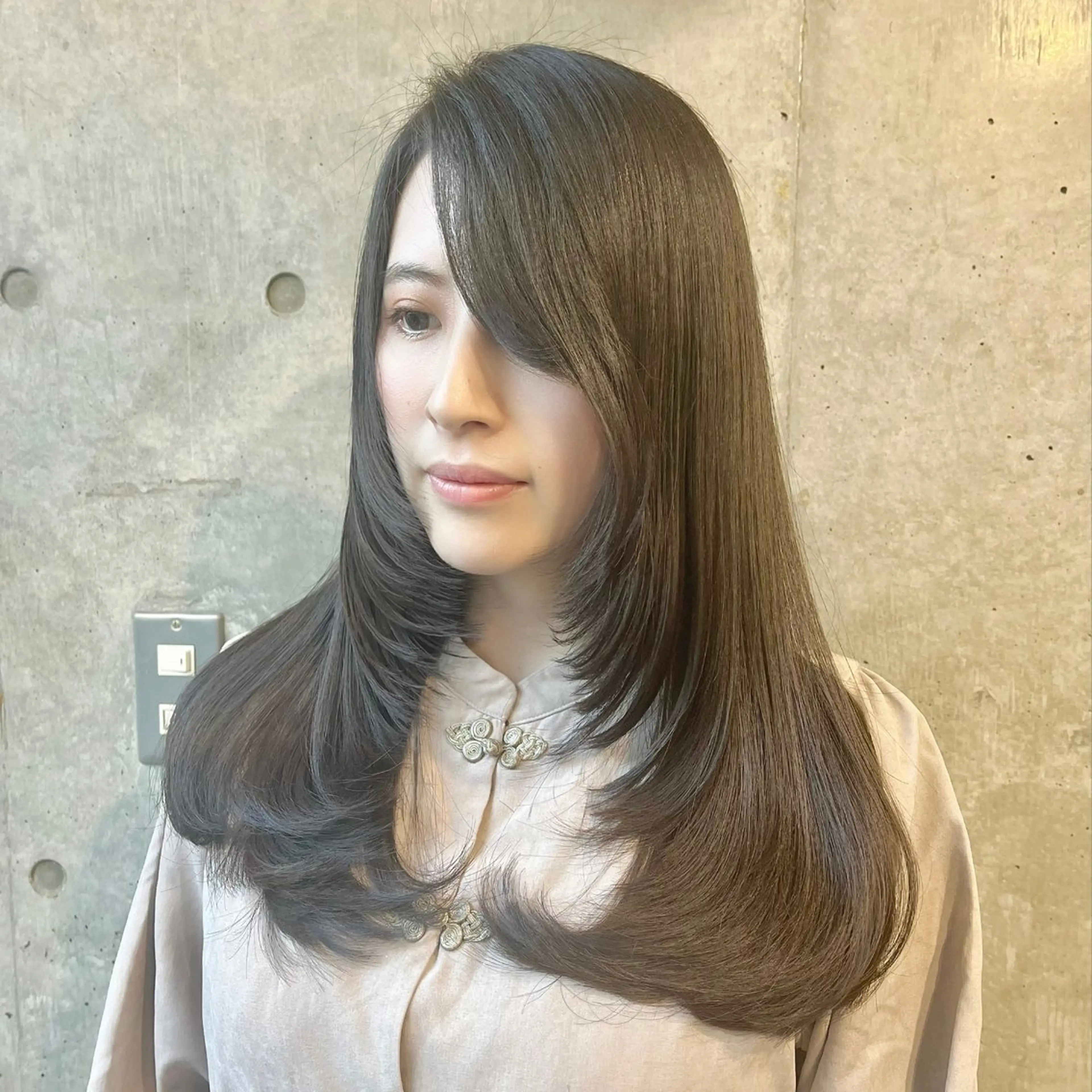 ロング カラー 黒髪 ブルーカラー ブルーブラック 顔まわりレイヤー レイヤーカット カット 藤澤 夏実/インナーカラーのヘアスタイル