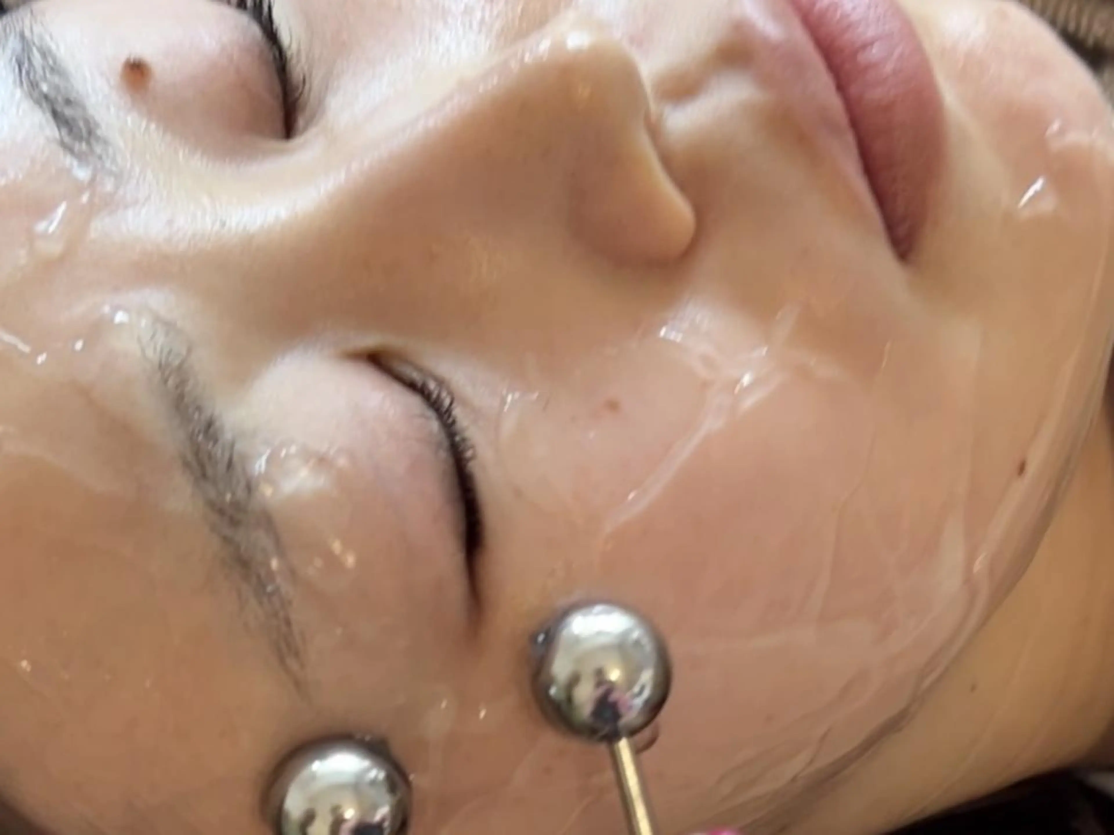 【美顔筋リフトでスッキリ小顔♪】頬の幅が狭くなる！引き上げ効果抜群☆お顔の膨らみが気になる方必見！の写真