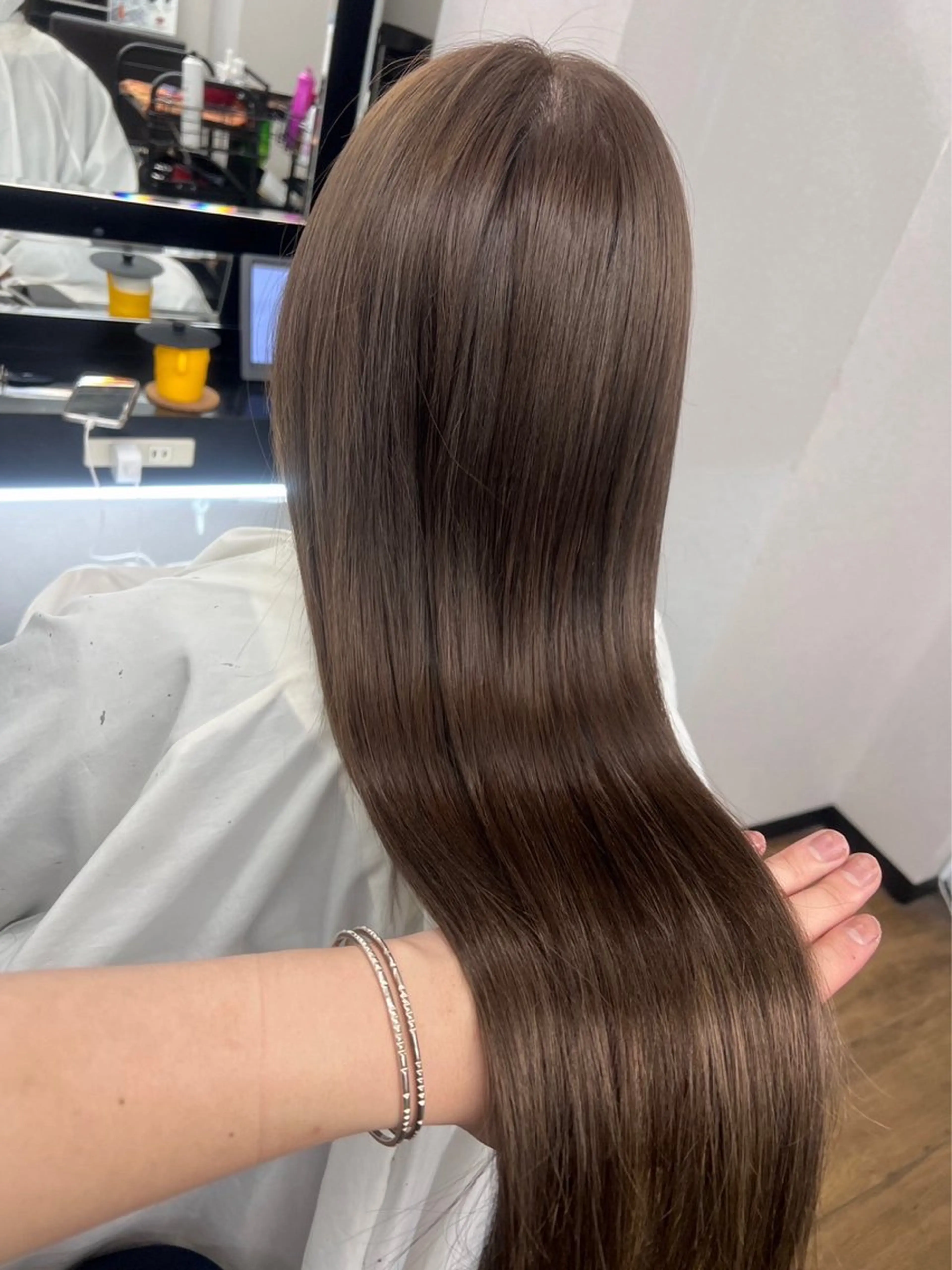 ロング 奥本 侑 ハイトーン、髪質改善のヘアスタイル