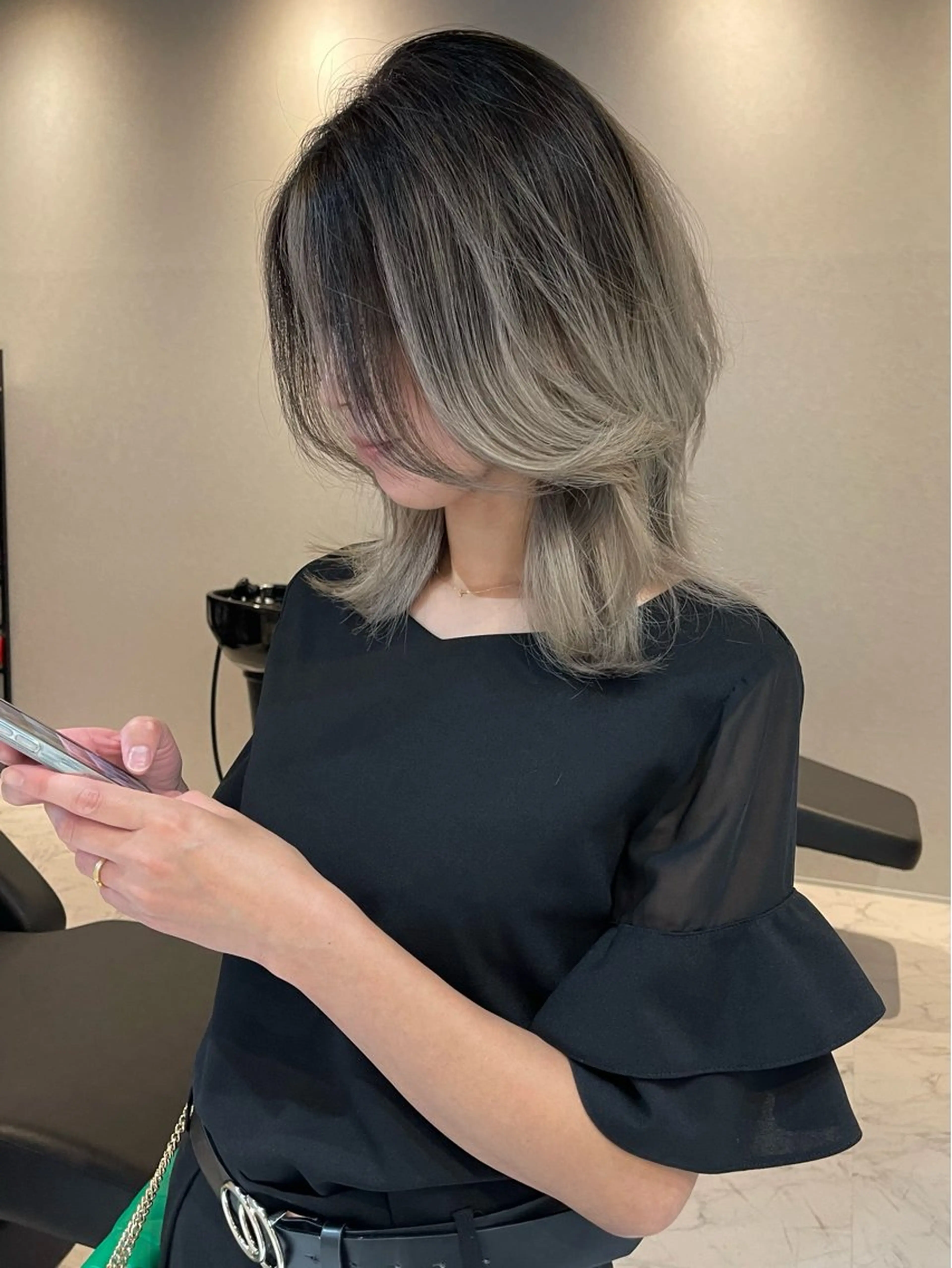 ミディアム カラー ヘアアレンジ バレイヤージュ デザインカラー ハイライトカラー 外国人風カラー ハイライト カット ヘアカラー トリートメント アンドウ ユウ/ レイヤーカット/韓国のヘアスタイル