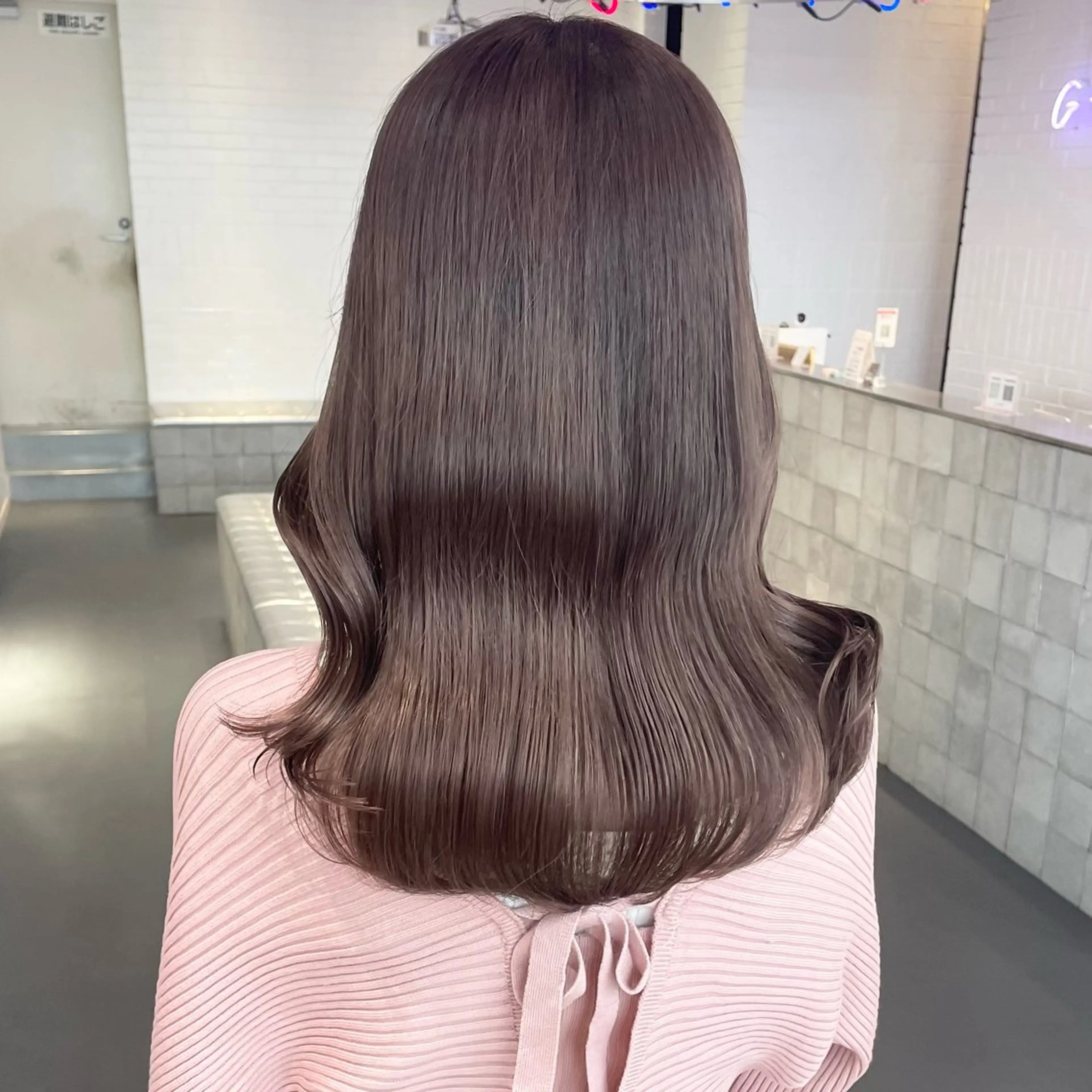 セミロング カラー ブリーチ 透明感カラー グレージュ ラベンダーカラー ラベンダーグレージュ ヘアカラー トリートメント レイヤー×グレージュ /ピンク🩷mioのヘアスタイル
