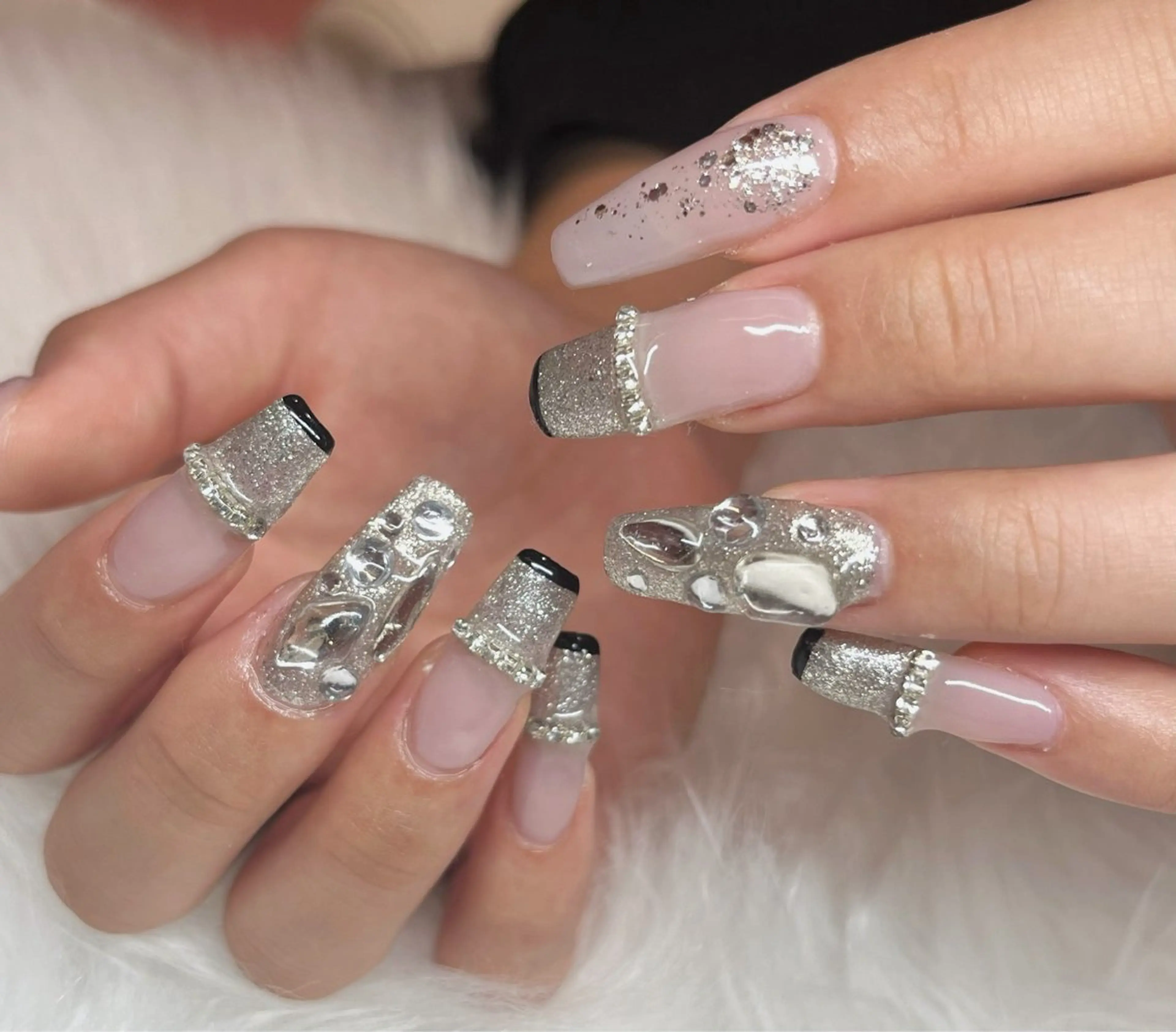 ミディアム ハンドネイル NAIL SALON FLOR所属・キラキラネイル/ 韓国ネイルMAKIのネイルデザイン