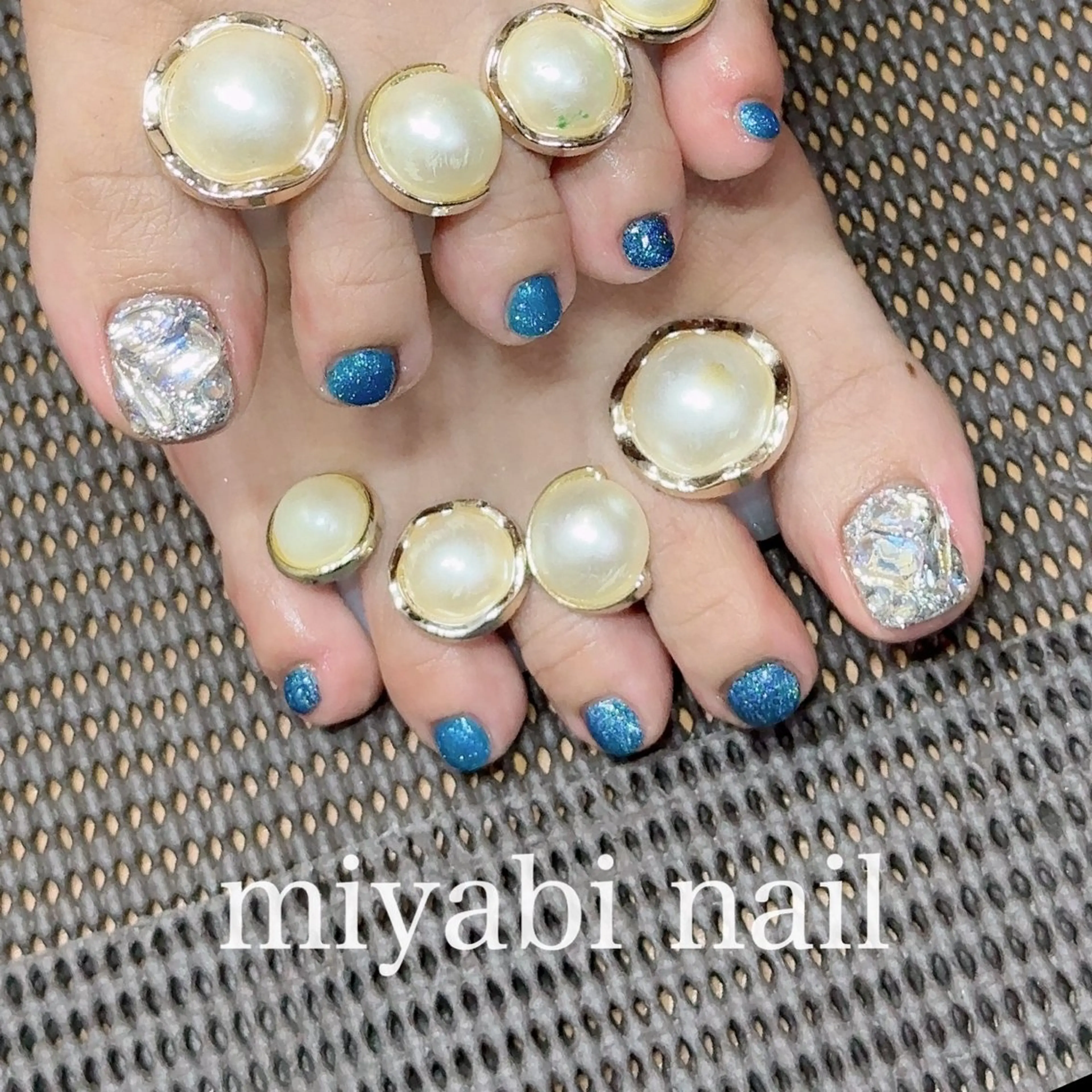 ネイル オーロラネイル ブルー フットネイル ジェルネイル キラキラネイル フットネイル miyabi nail 桂川駅近くのネイルデザイン