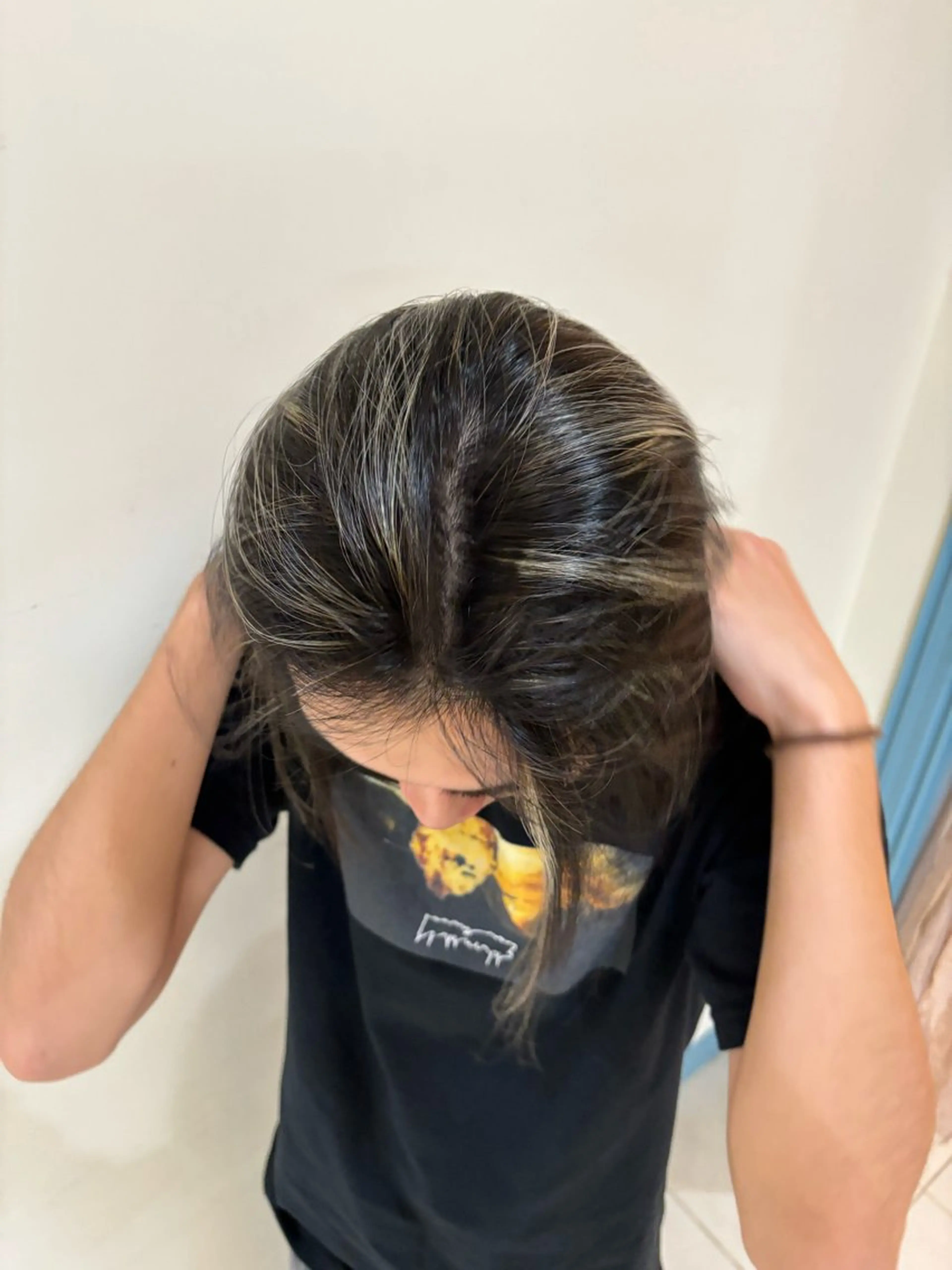 カラー メンズ 伊藤 杏奈のヘアスタイル