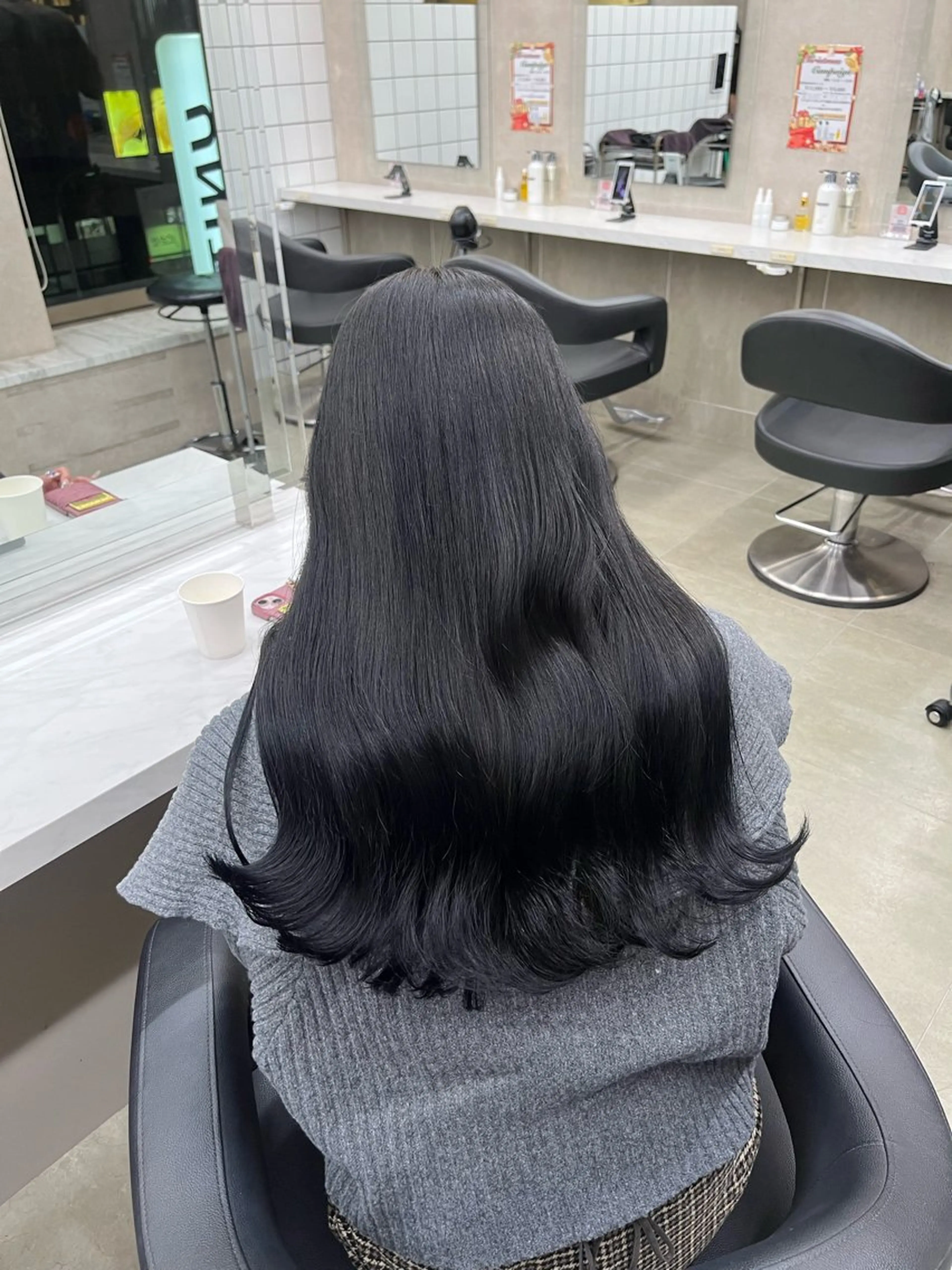 セミロング ヘアカラー トリートメント ヘッドスパ ヘアセット 寒色＆ブリーチ特化 寒色MiOのヘアスタイル